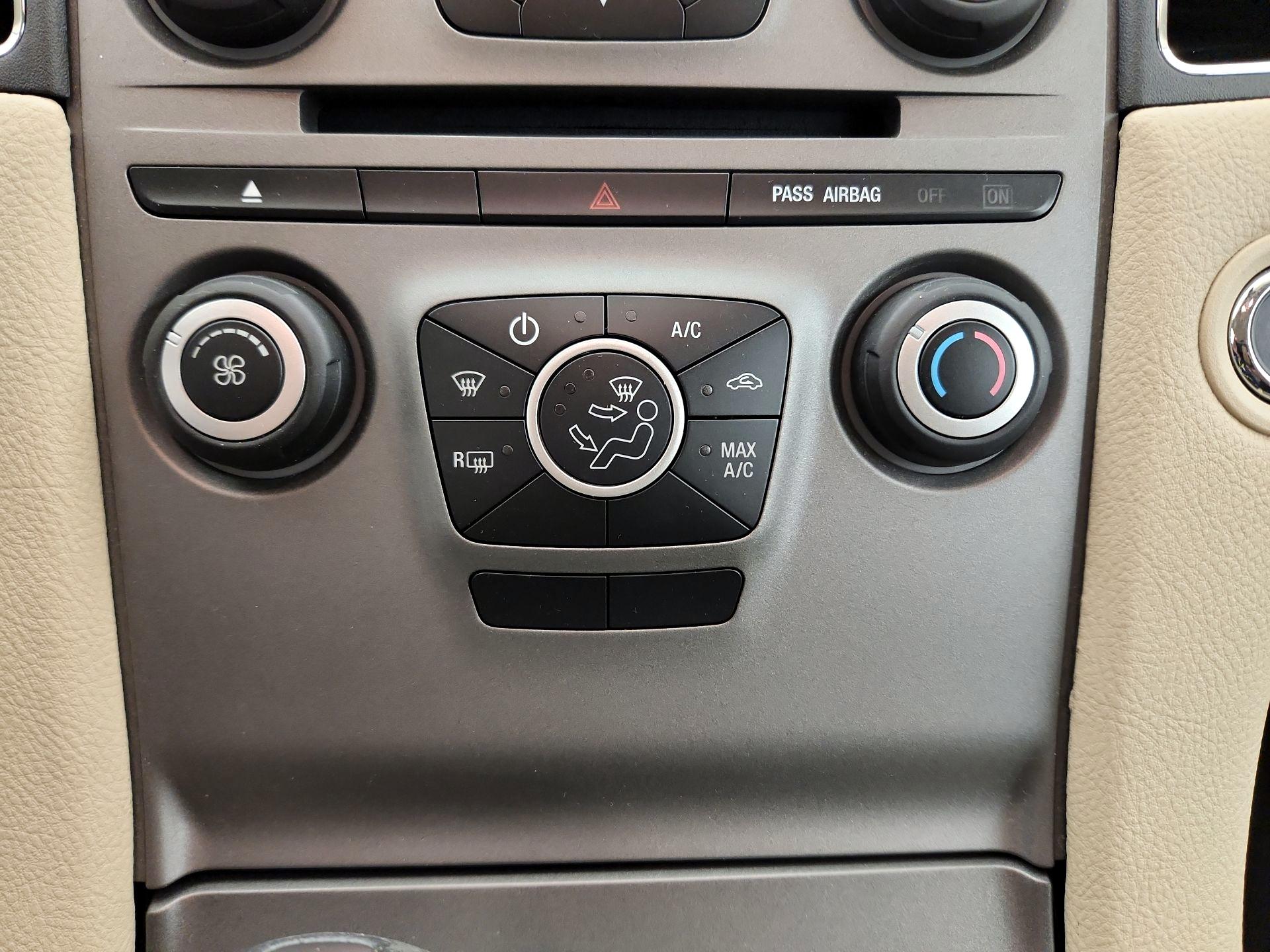 Thumbnail: 2014 Ford Taurus - 15