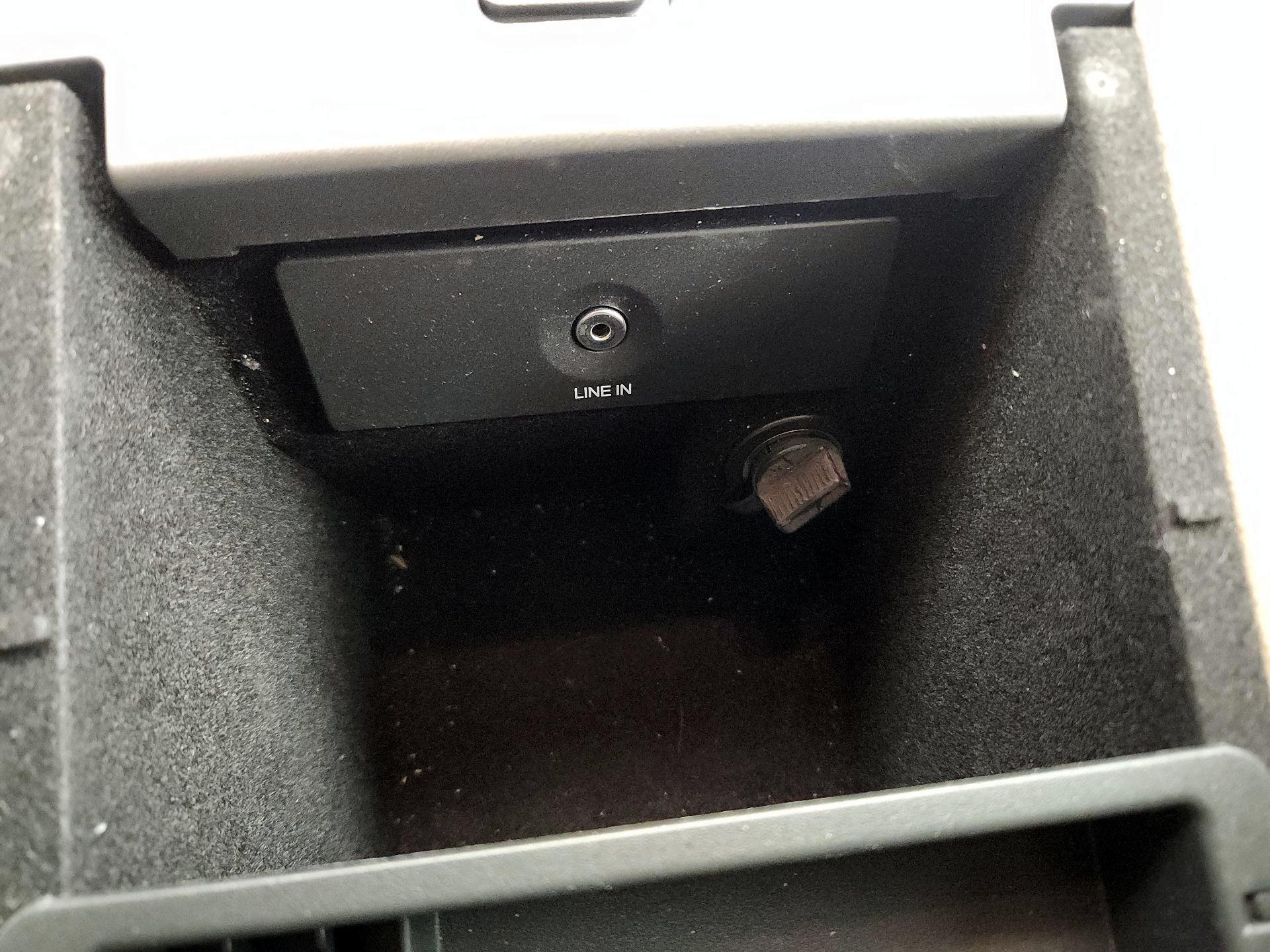 Thumbnail: 2014 Ford Taurus - 17