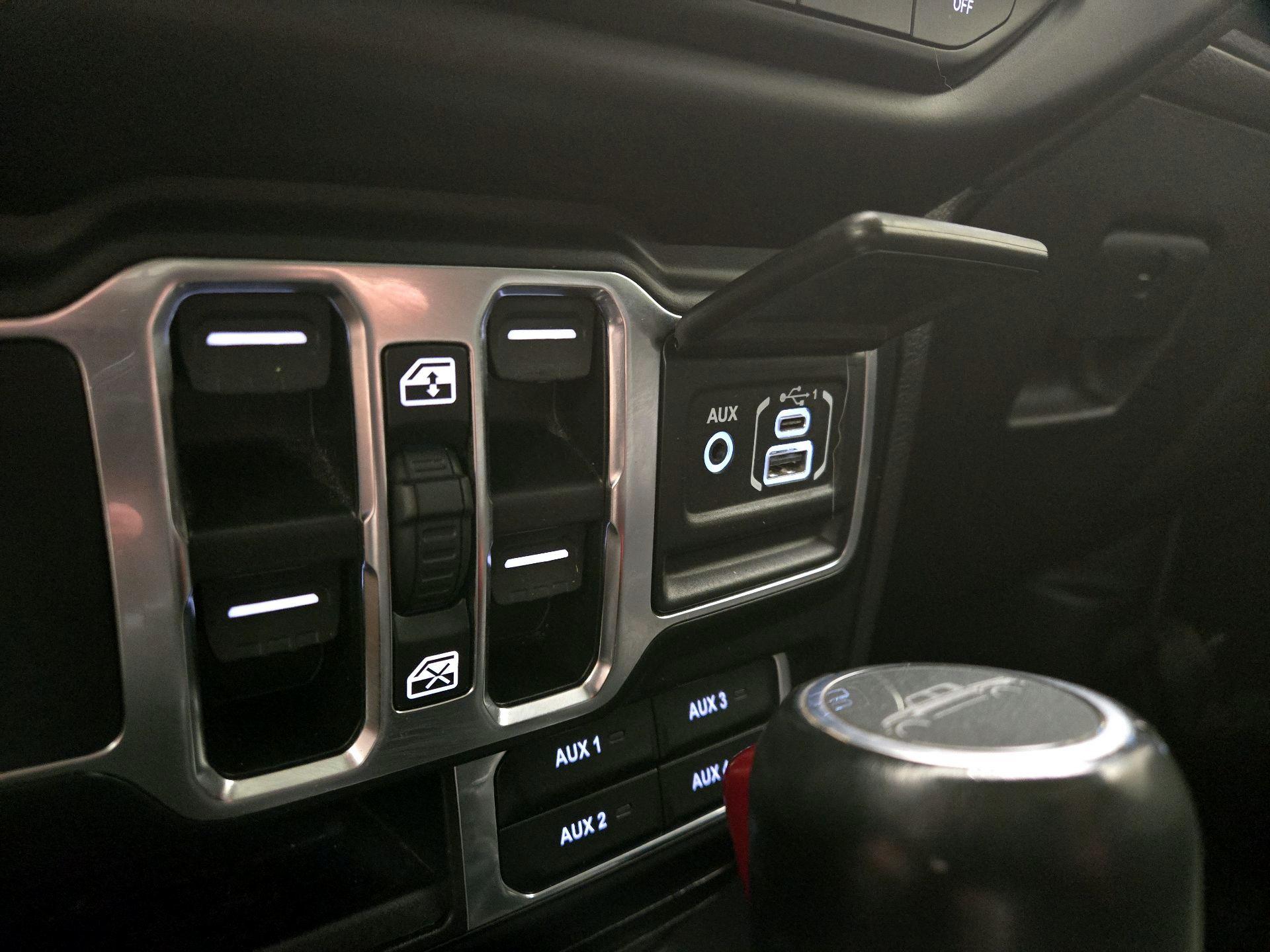 Thumbnail: 2022 Jeep Gladiator - 19