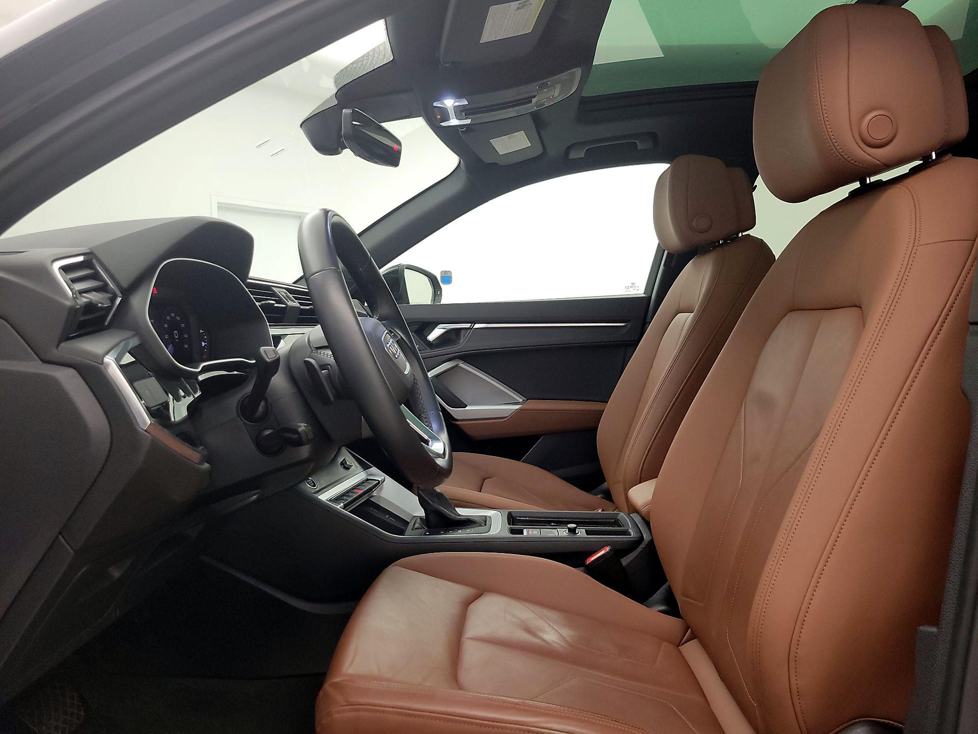 Thumbnail: 2021 Audi Q3 - 11