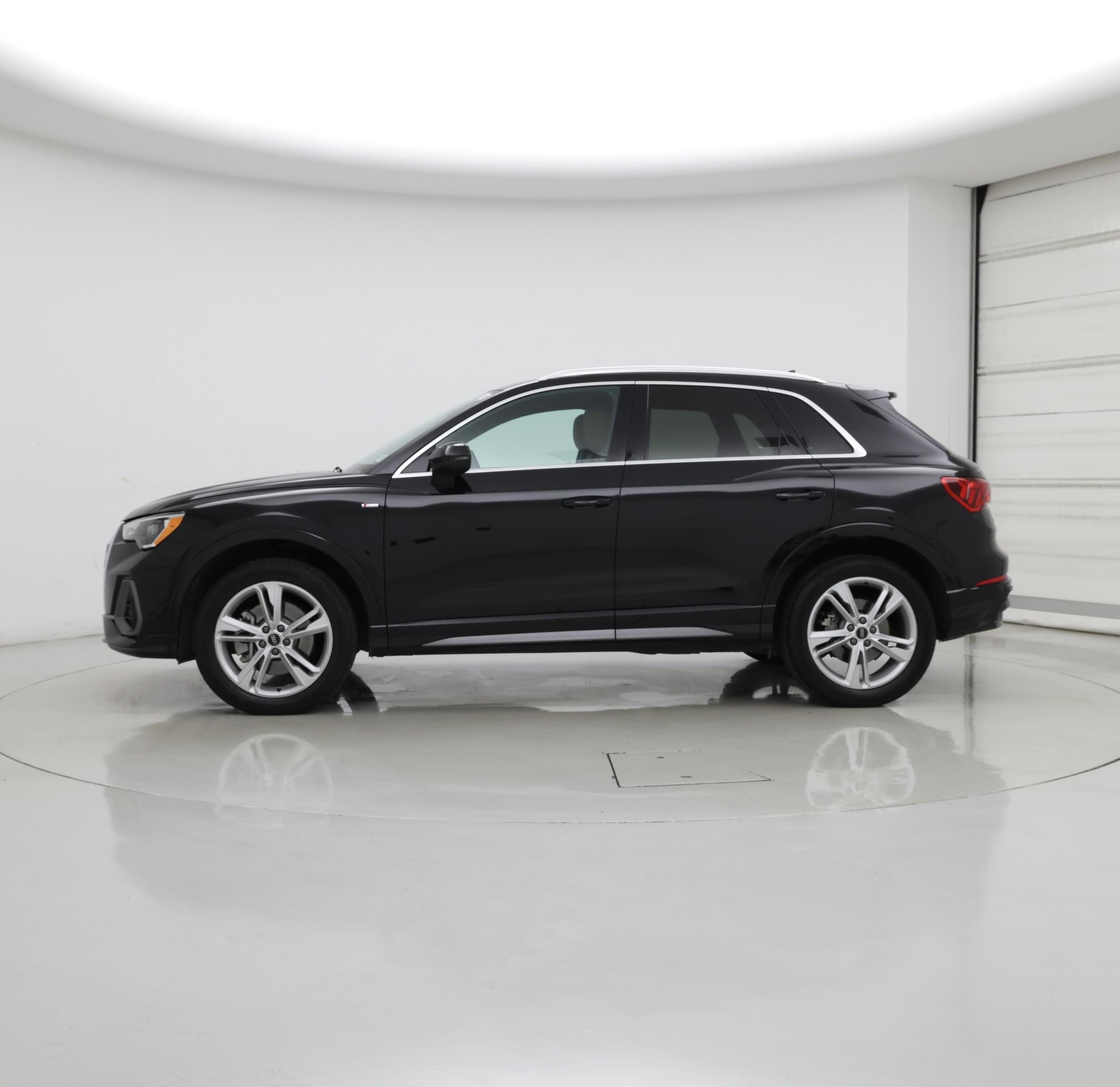 Thumbnail: 2021 Audi Q3 - 3
