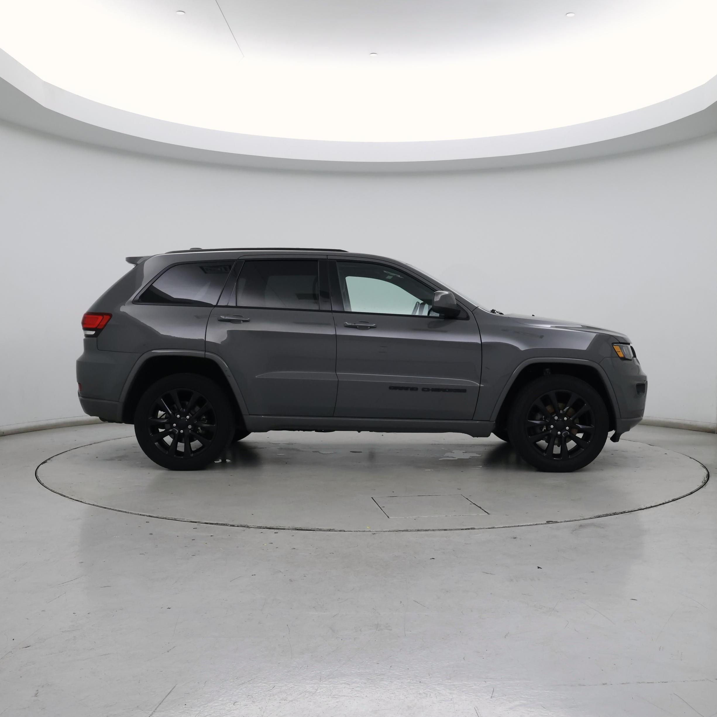Thumbnail: 2020 Jeep Grand Cherokee - 7