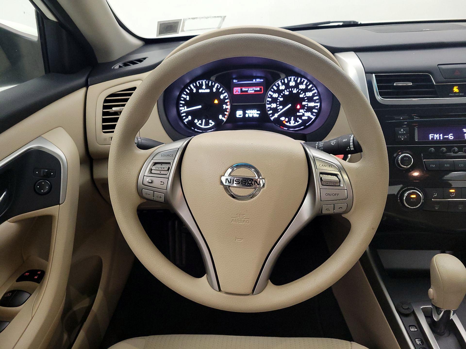 Thumbnail: 2015 Nissan Altima - 10