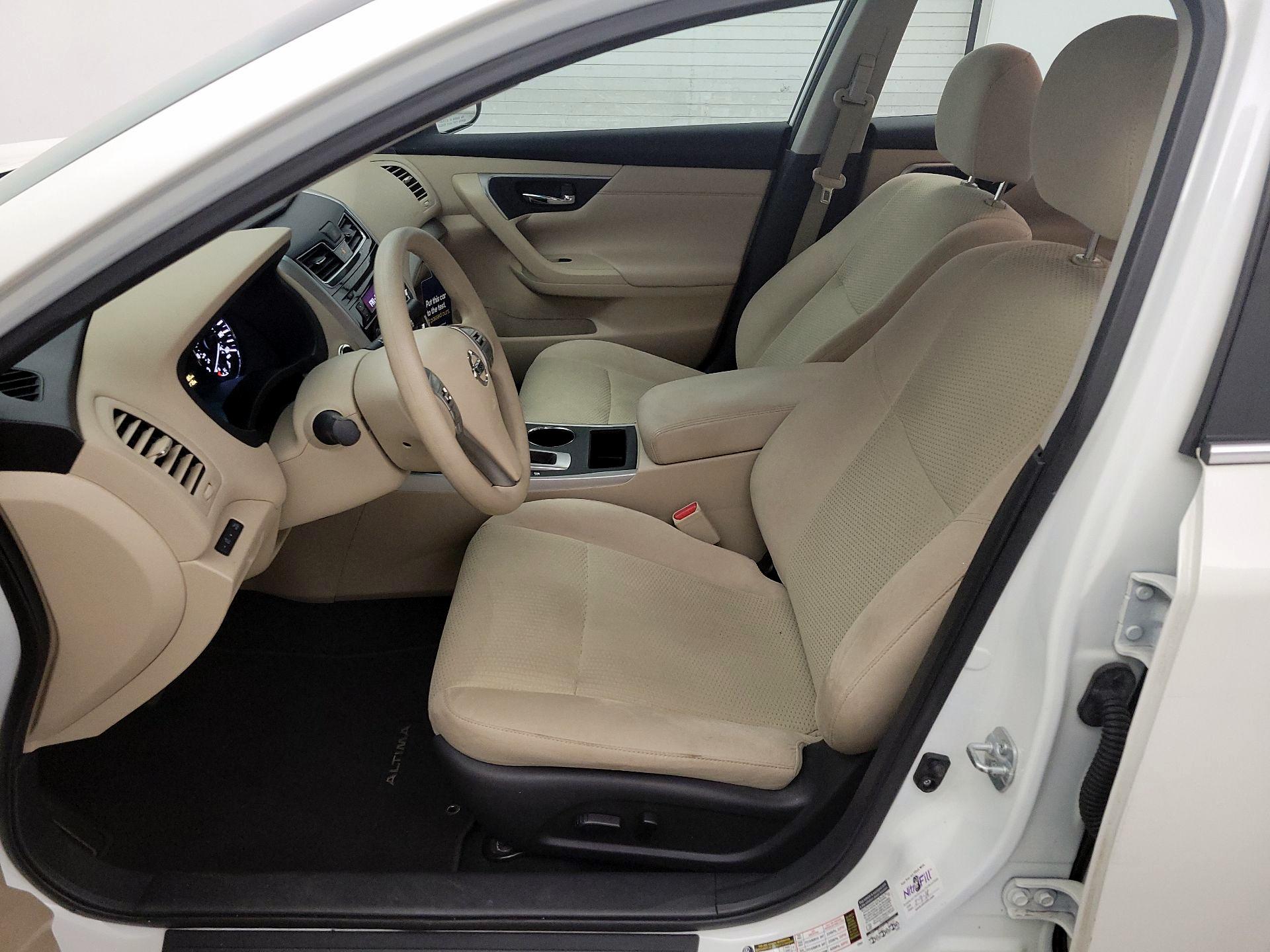 Thumbnail: 2015 Nissan Altima - 11