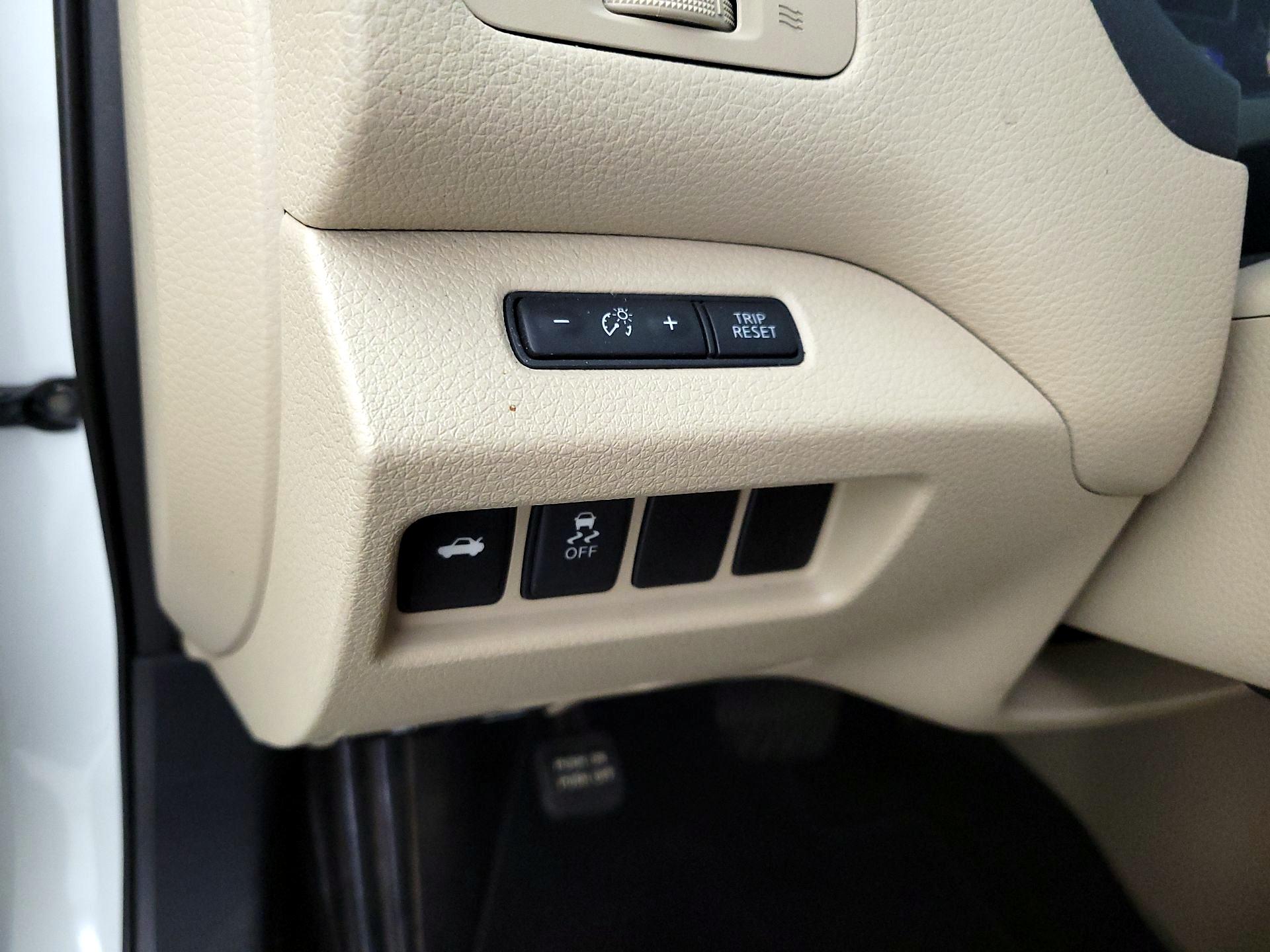 Thumbnail: 2015 Nissan Altima - 13