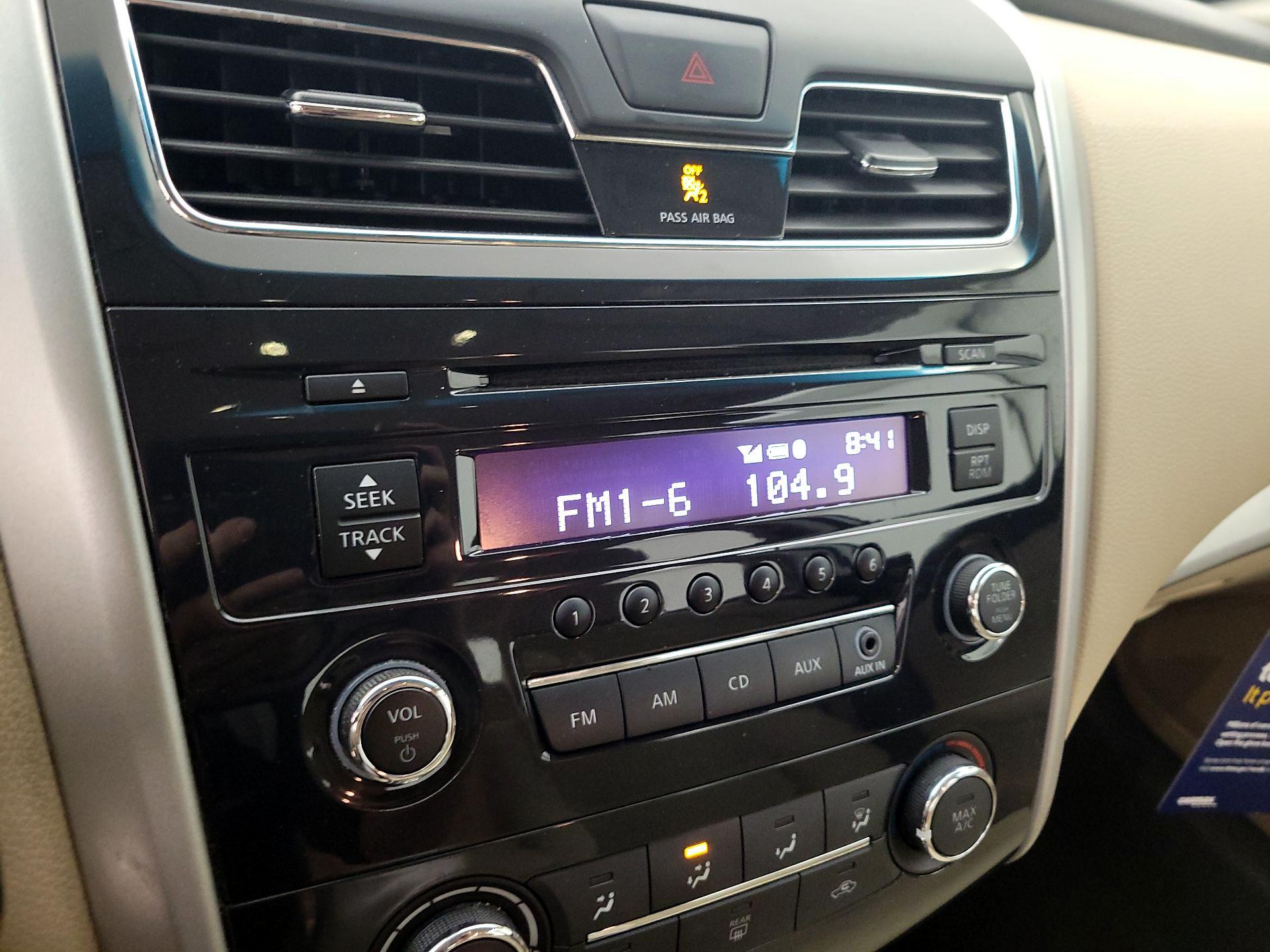 Thumbnail: 2015 Nissan Altima - 14