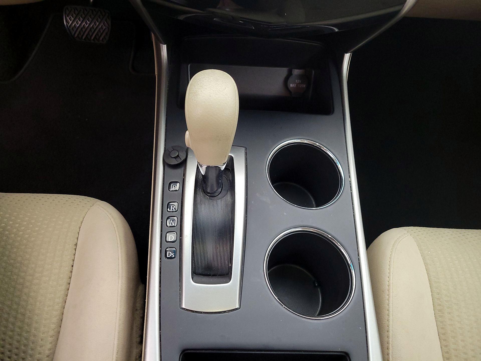 Thumbnail: 2015 Nissan Altima - 16