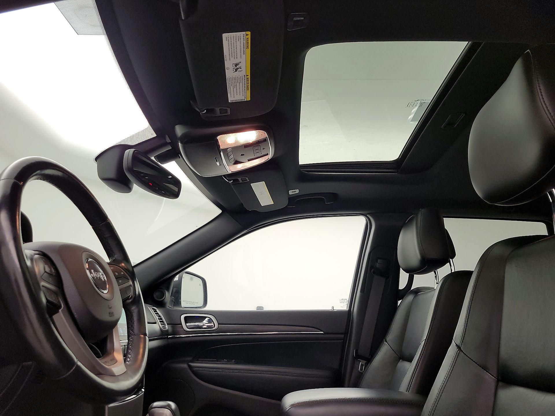 Thumbnail: 2020 Jeep Grand Cherokee - 20