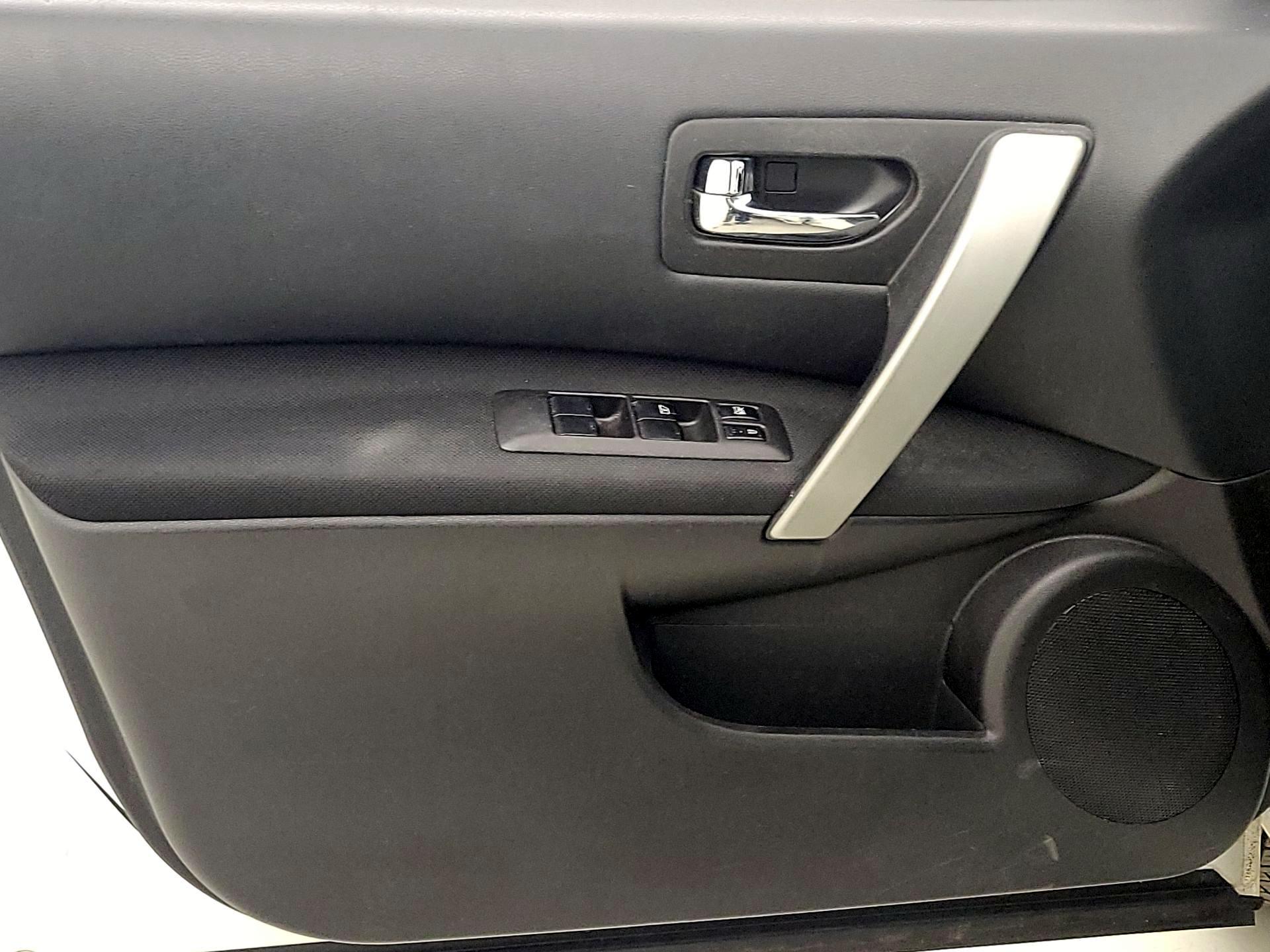 Thumbnail: 2015 Nissan Rogue - 12