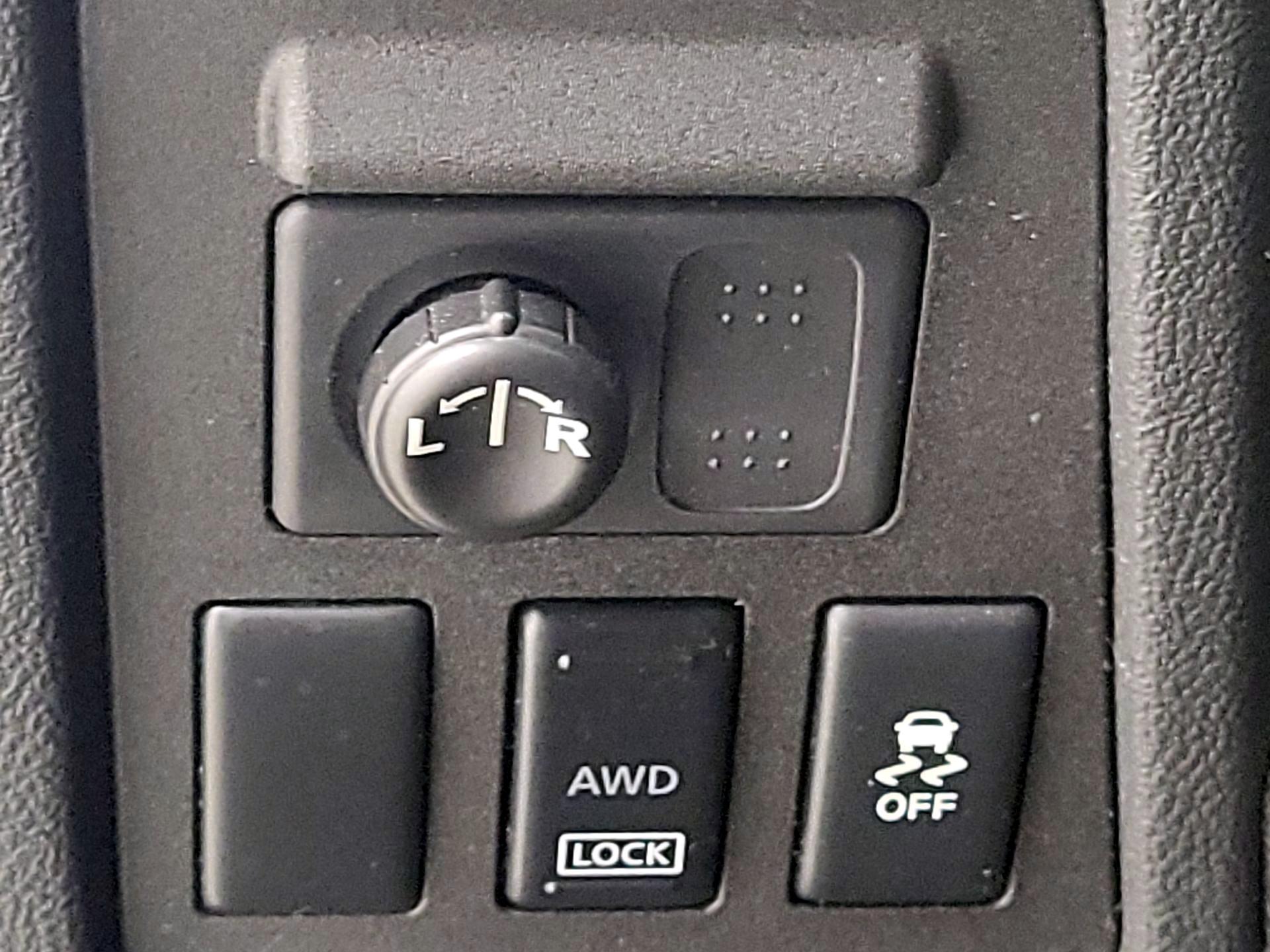 Thumbnail: 2015 Nissan Rogue - 13