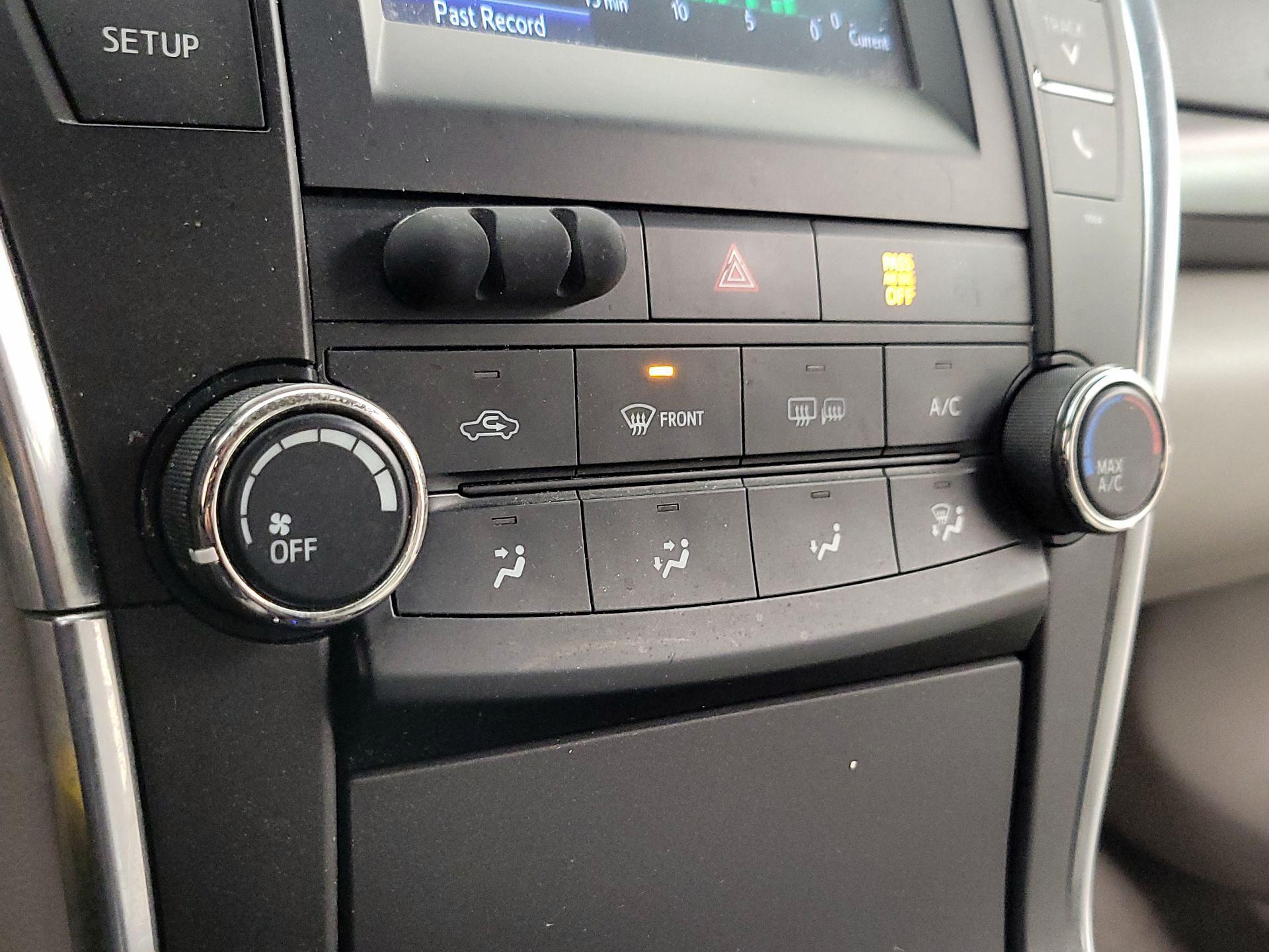 Thumbnail: 2016 Toyota Camry - 16