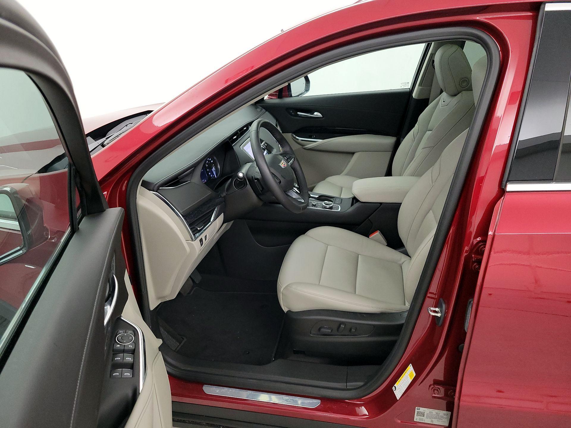 Thumbnail: 2023 Cadillac XT4 - 11