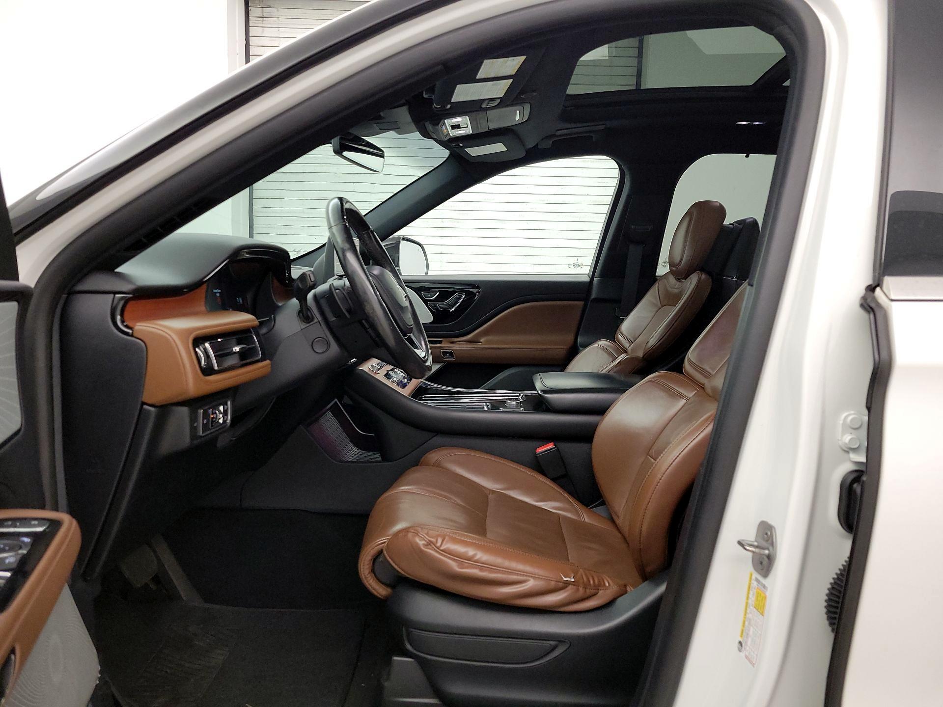 Thumbnail: 2020 Lincoln Aviator - 11