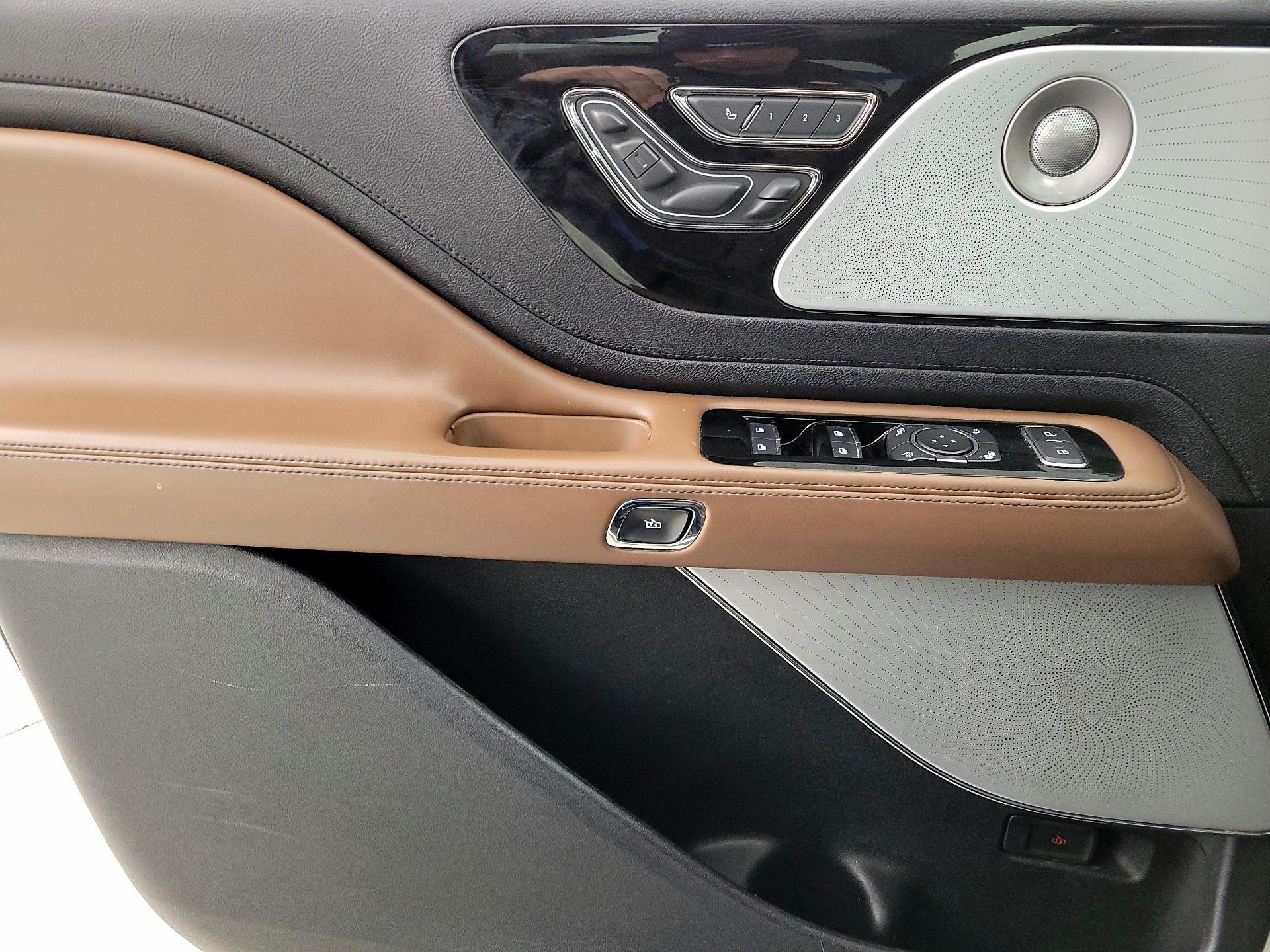 Thumbnail: 2020 Lincoln Aviator - 12