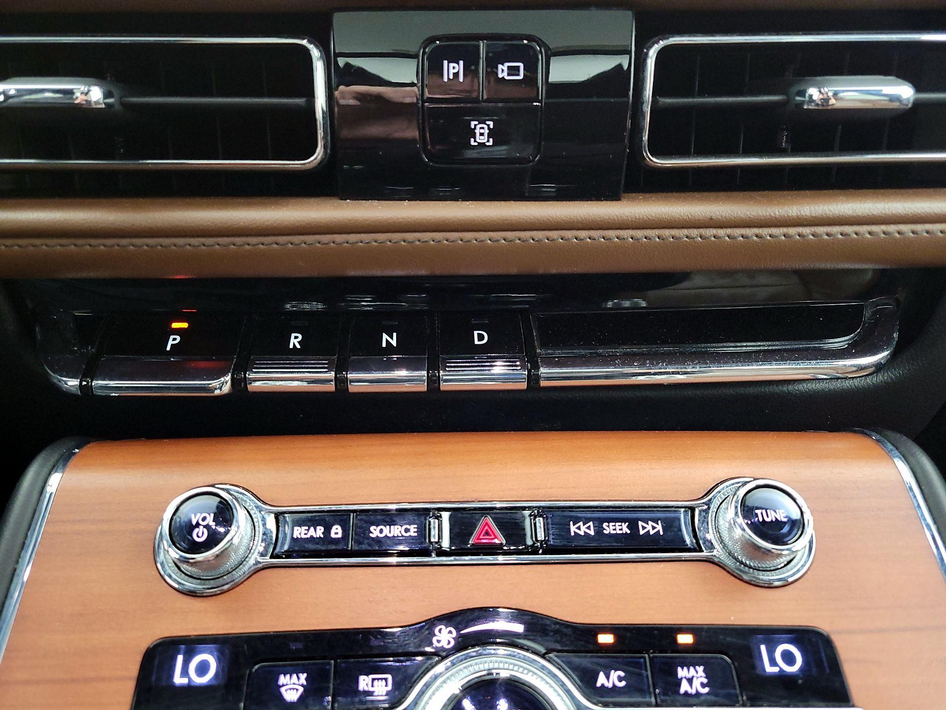 Thumbnail: 2020 Lincoln Aviator - 18