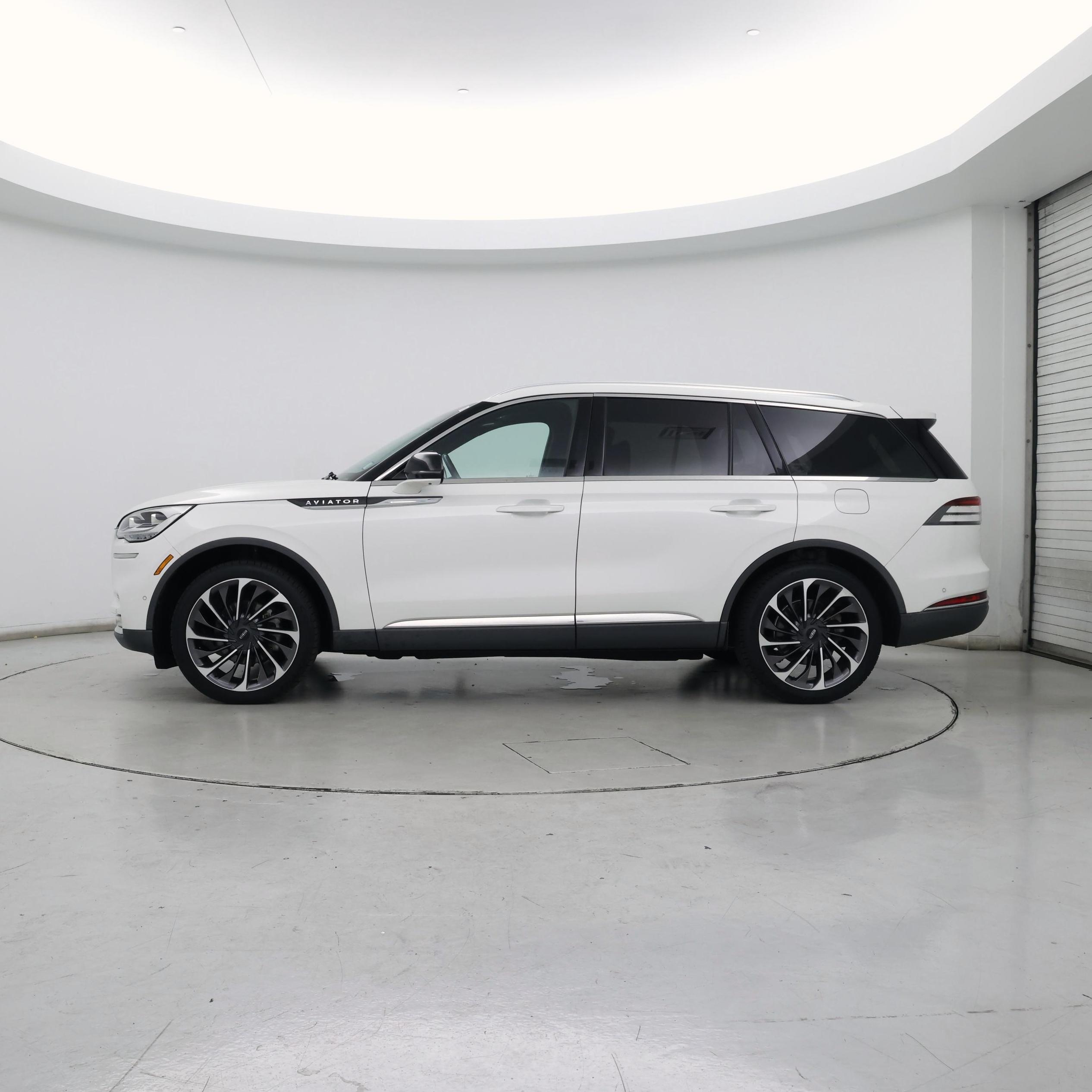 Thumbnail: 2020 Lincoln Aviator - 3