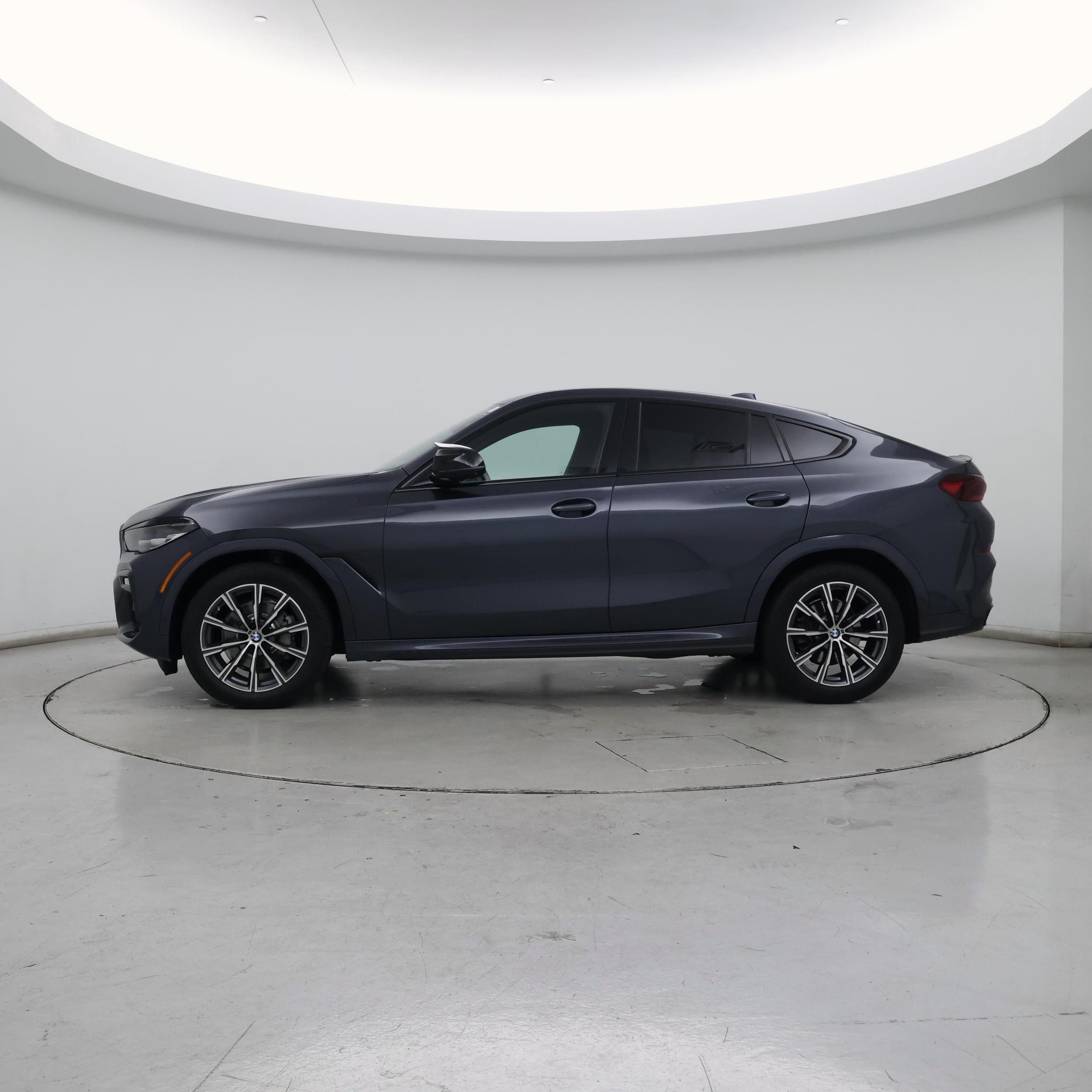Thumbnail: 2021 BMW X6 - 3