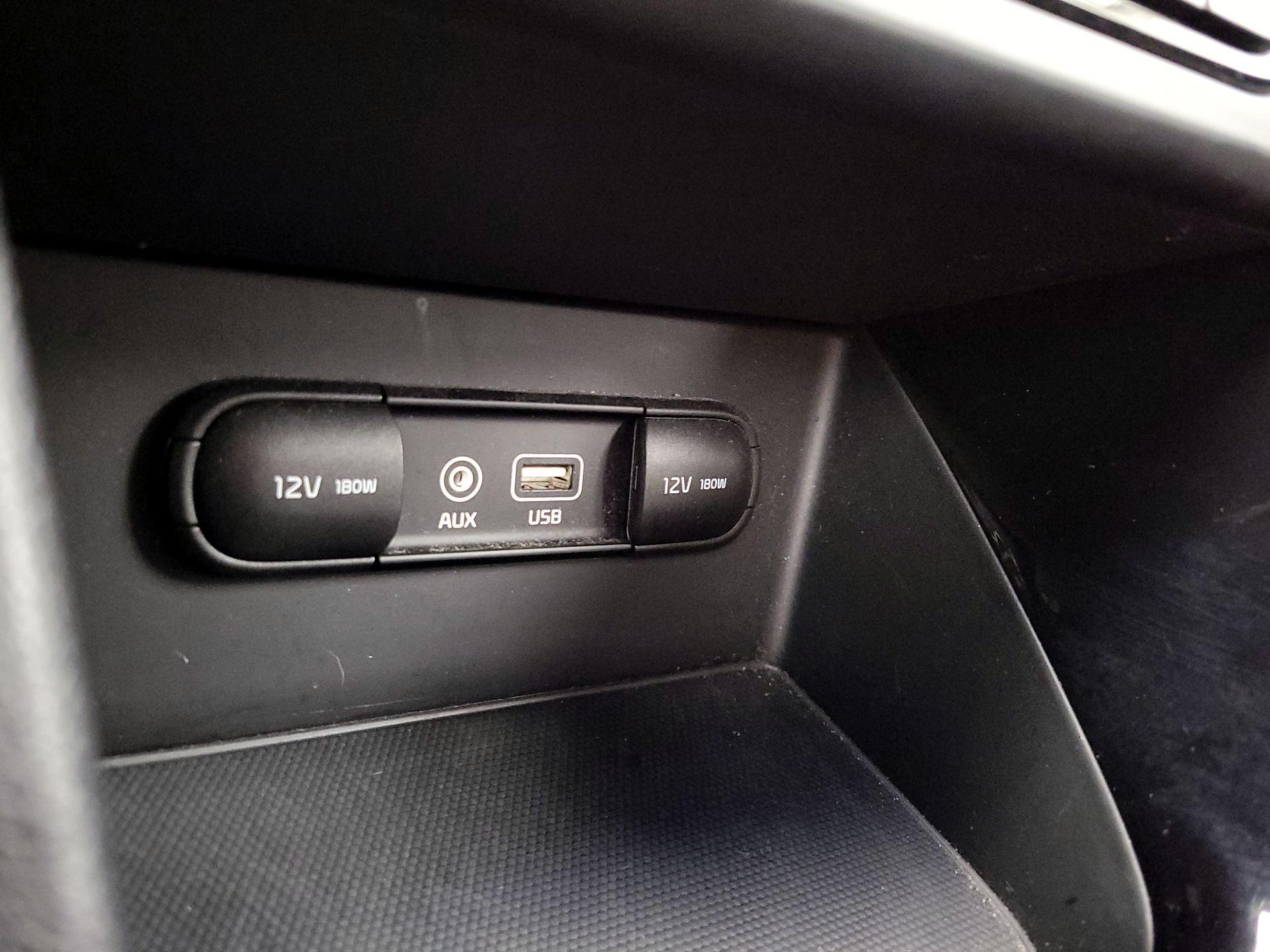 Thumbnail: 2018 Kia Niro - 19