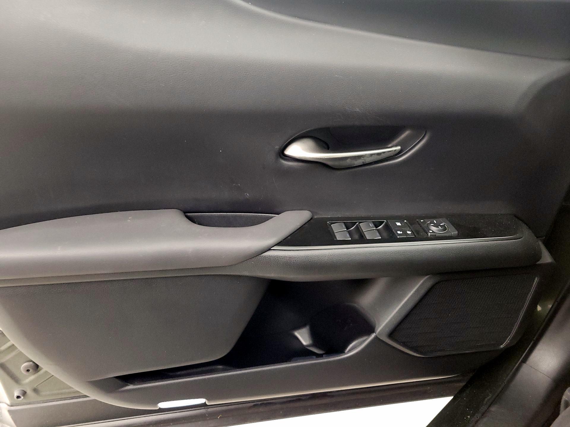 Thumbnail: 2019 Lexus UX - 12