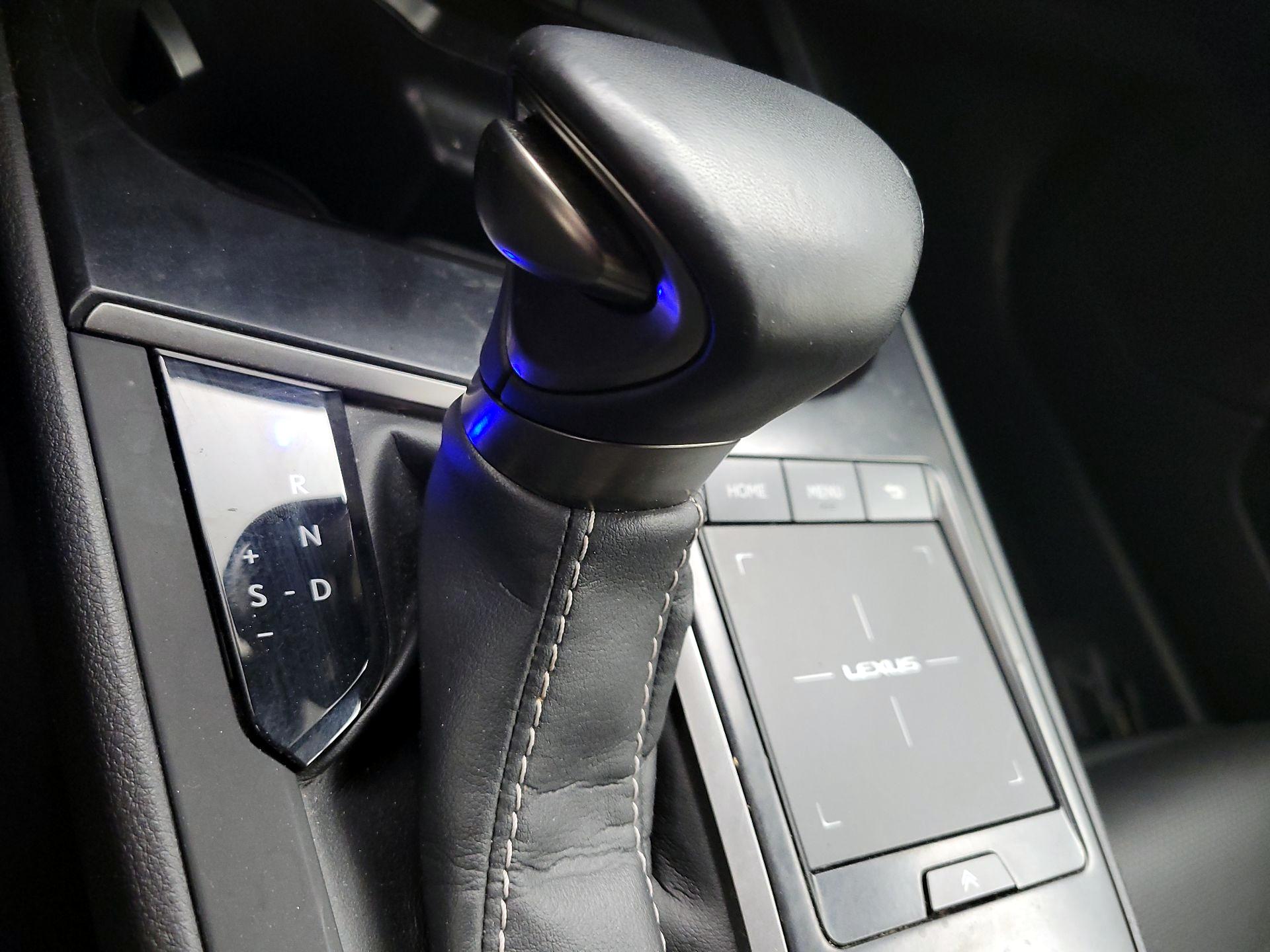 Thumbnail: 2019 Lexus UX - 17