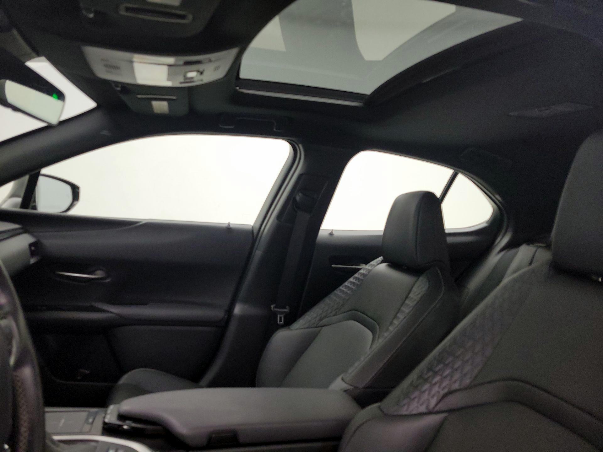 Thumbnail: 2019 Lexus UX - 18