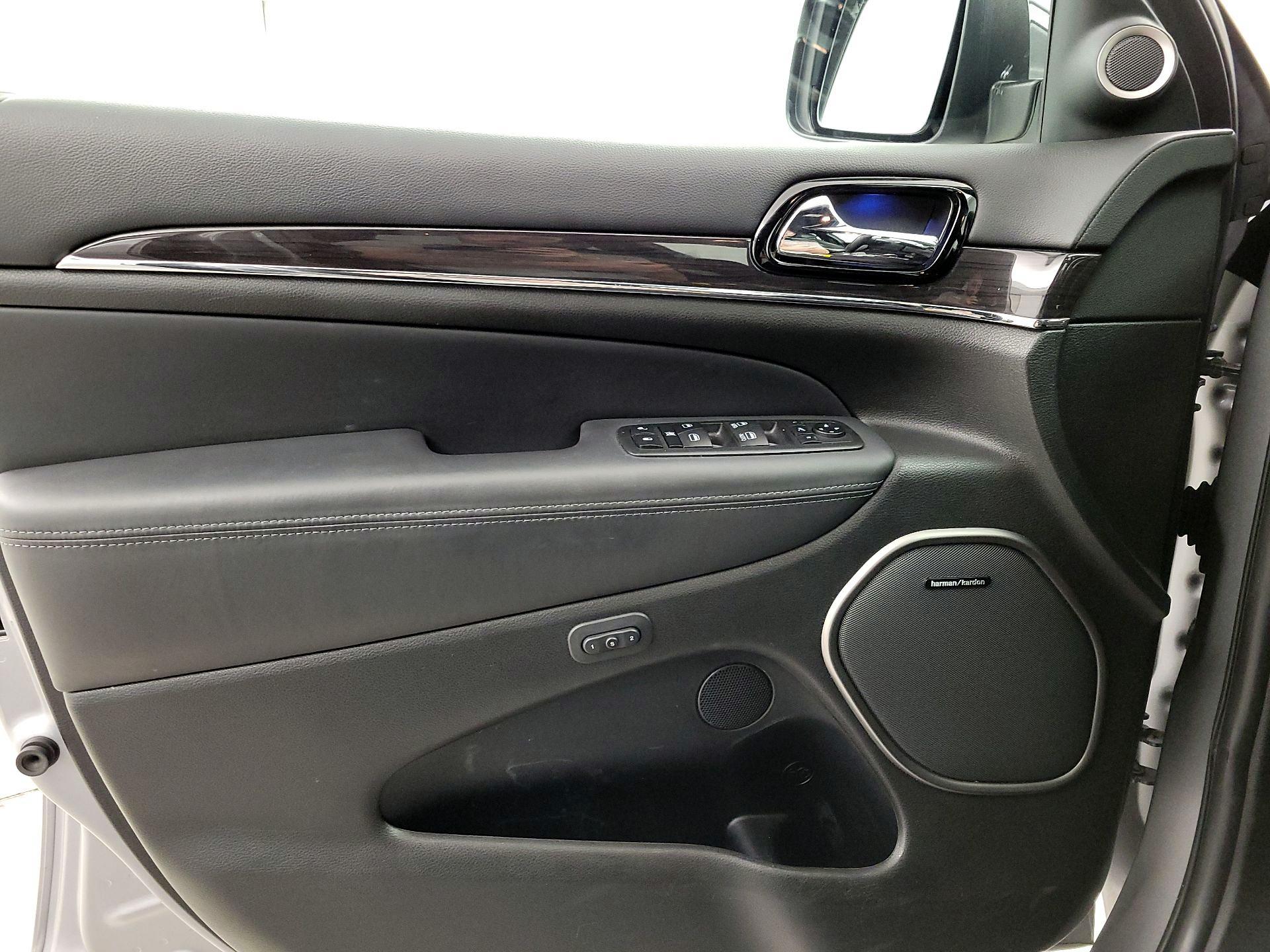 Thumbnail: 2019 Jeep Grand Cherokee - 12