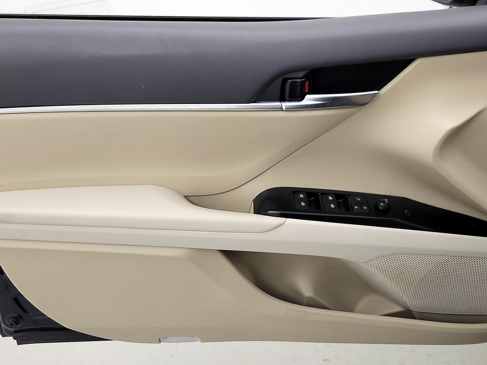 Thumbnail: 2019 Toyota Camry - 12