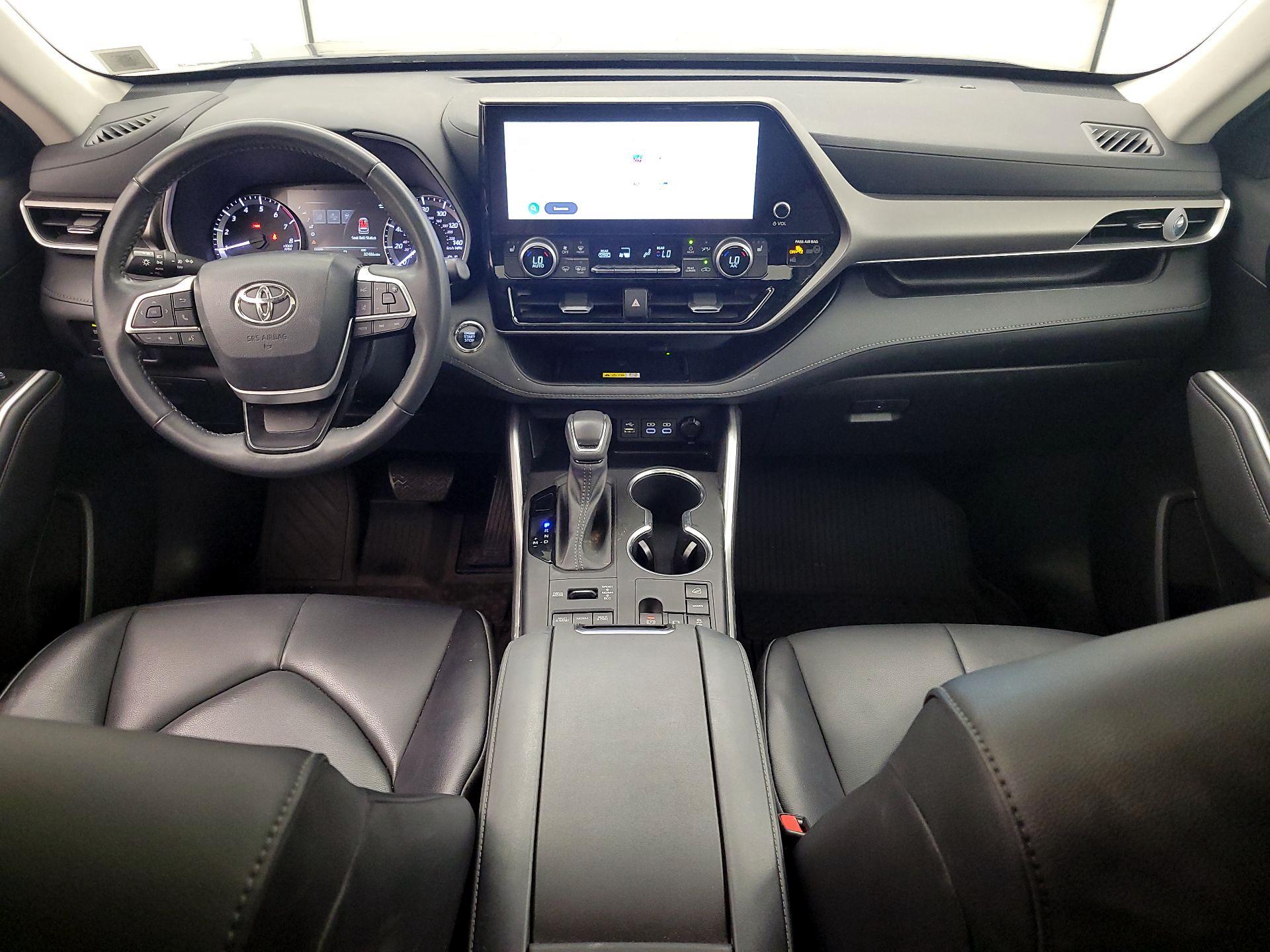 Thumbnail: 2023 Toyota Highlander - 9