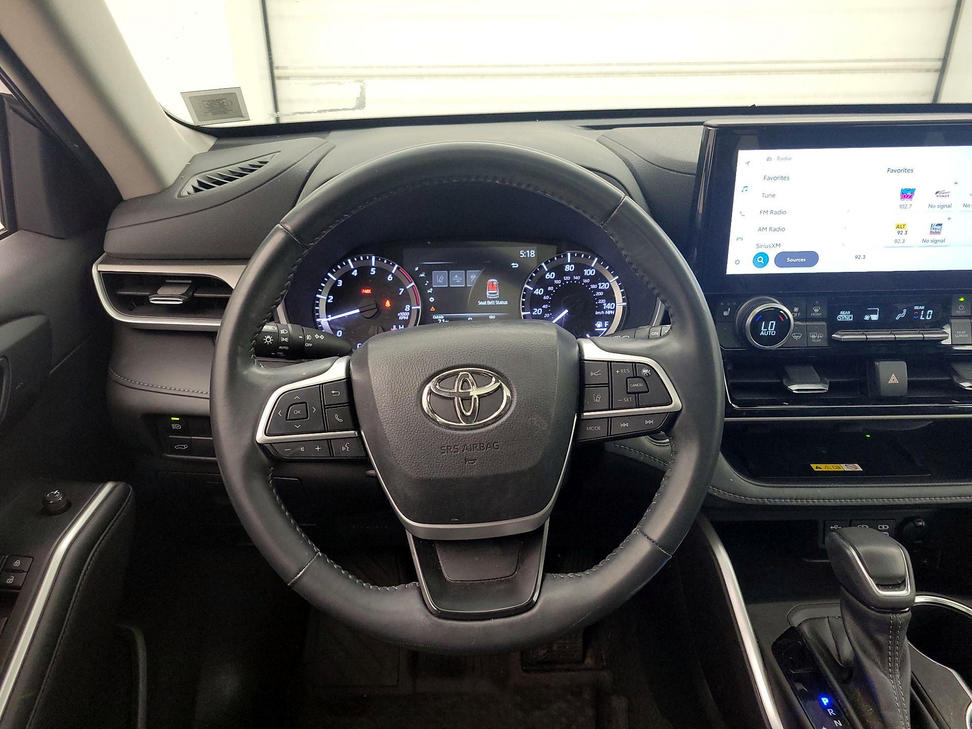 Thumbnail: 2023 Toyota Highlander - 10