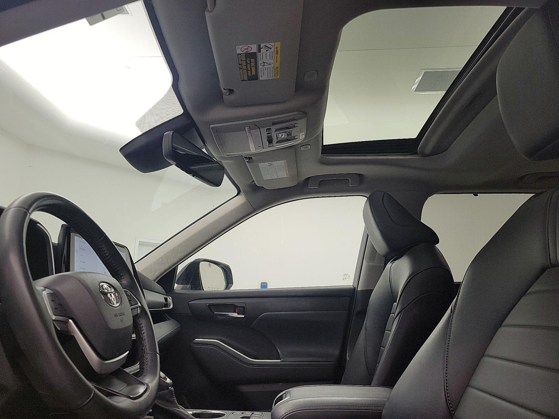 Thumbnail: 2023 Toyota Highlander - 19
