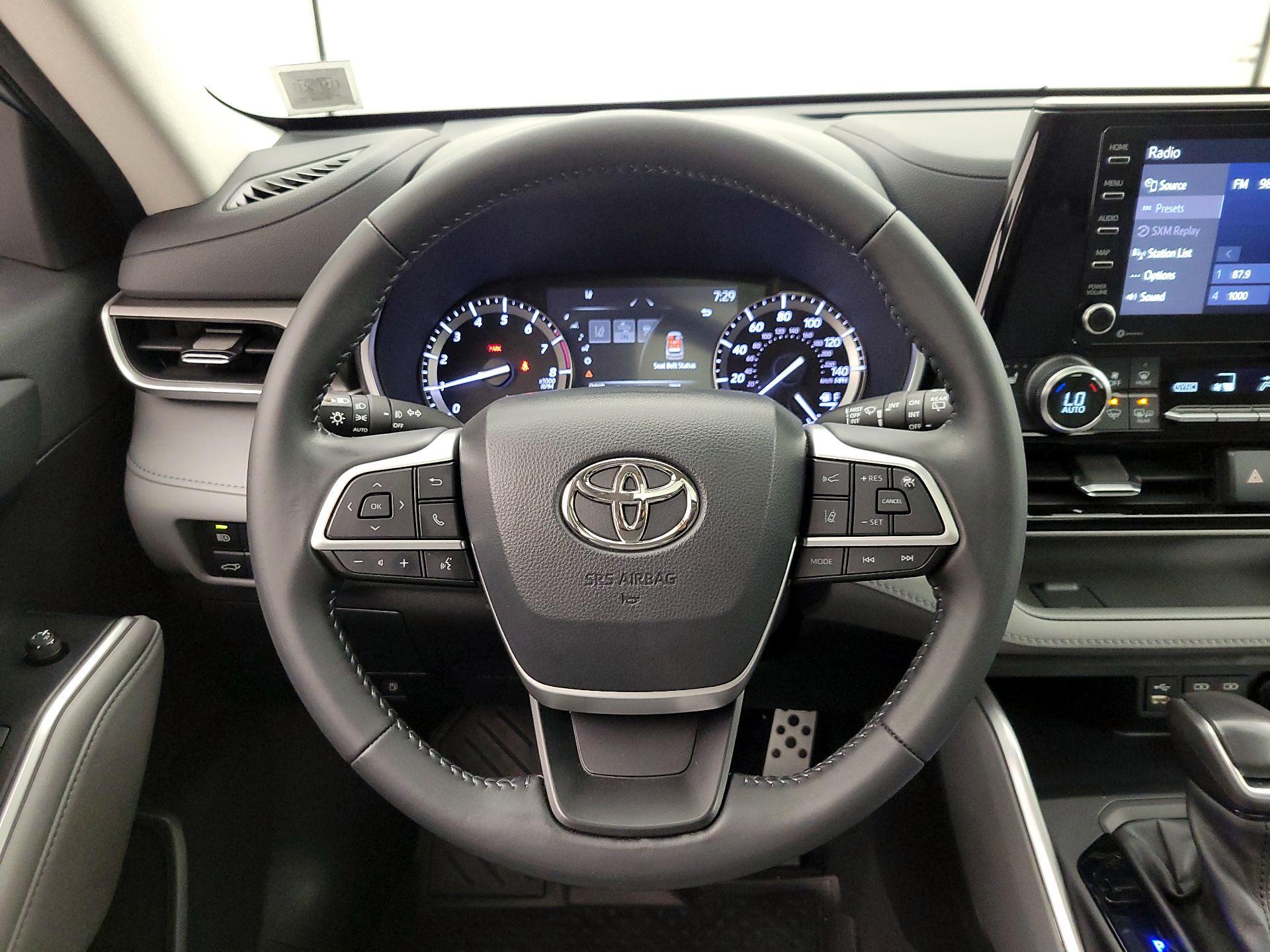 Thumbnail: 2022 Toyota Highlander - 10