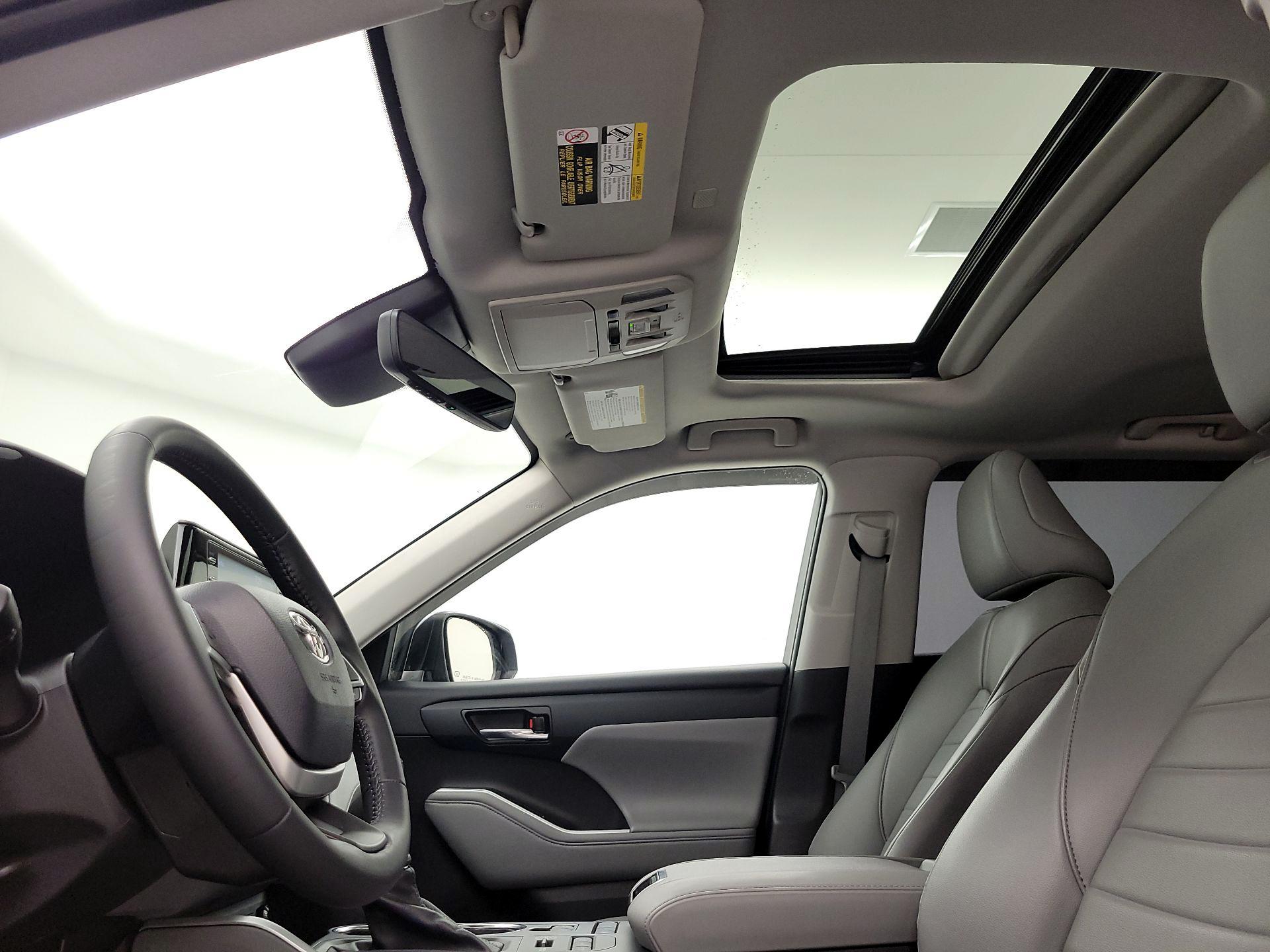 Thumbnail: 2022 Toyota Highlander - 19