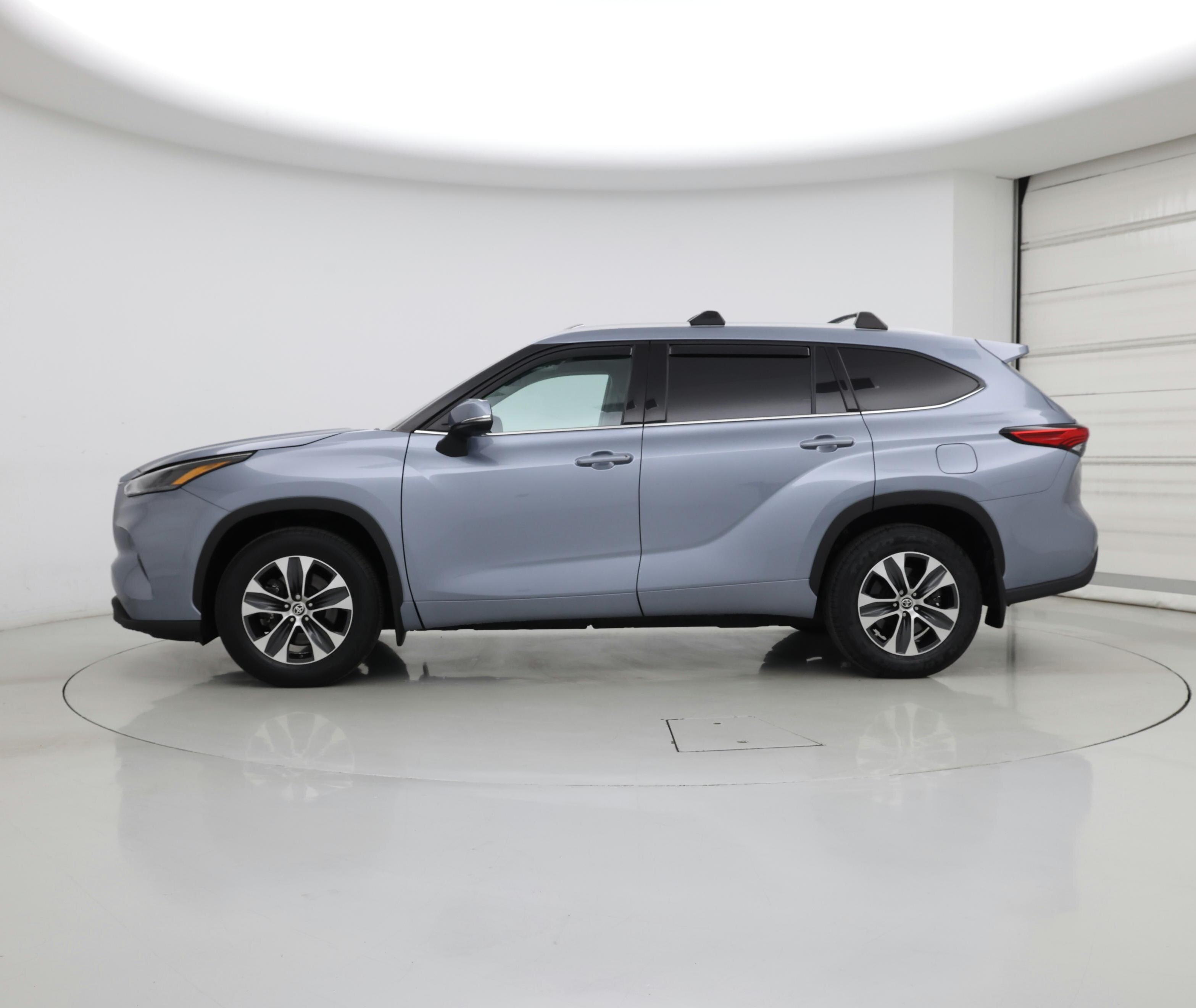 Thumbnail: 2022 Toyota Highlander - 3
