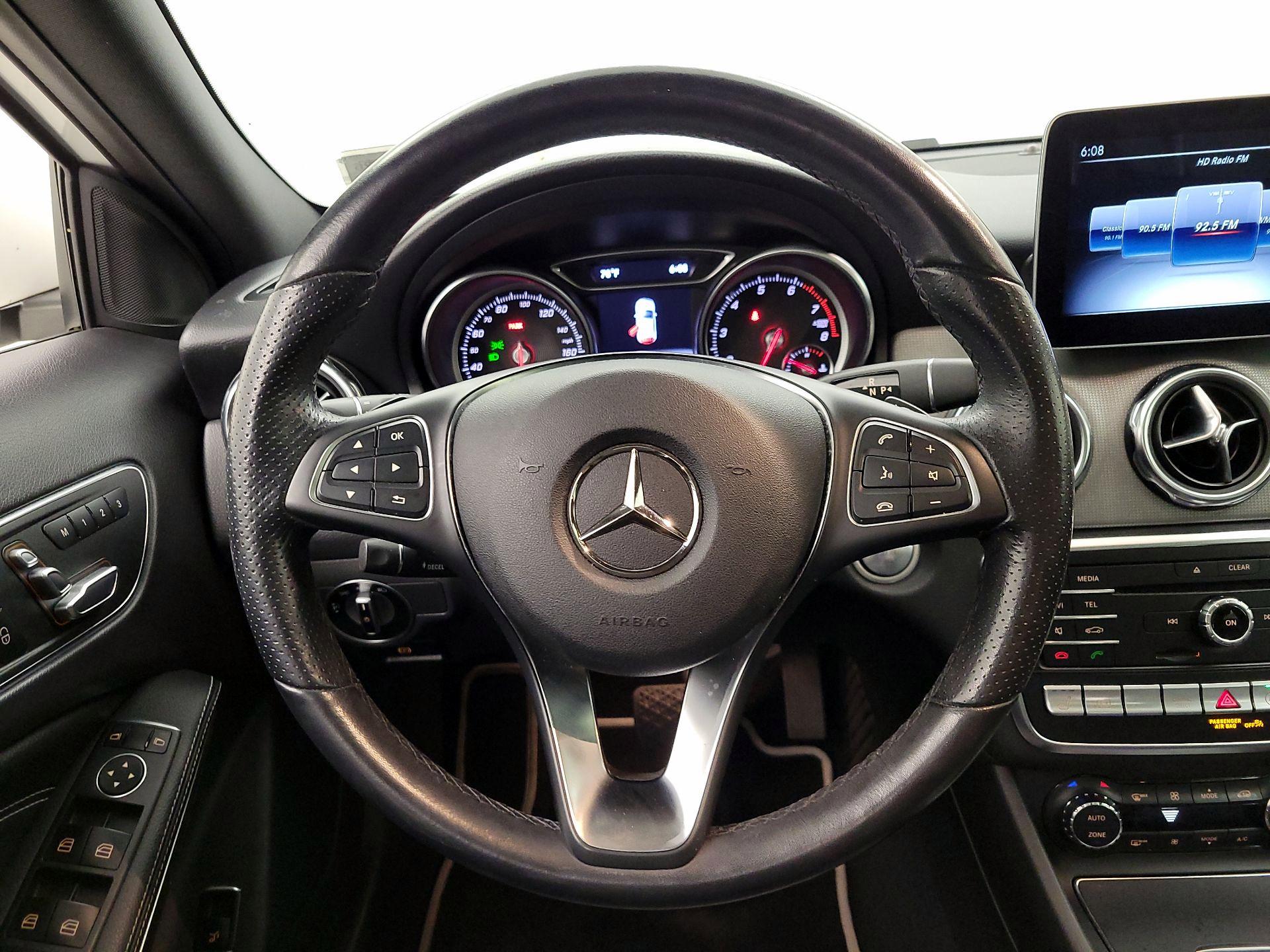 Thumbnail: 2020 Mercedes-Benz GLA - 10