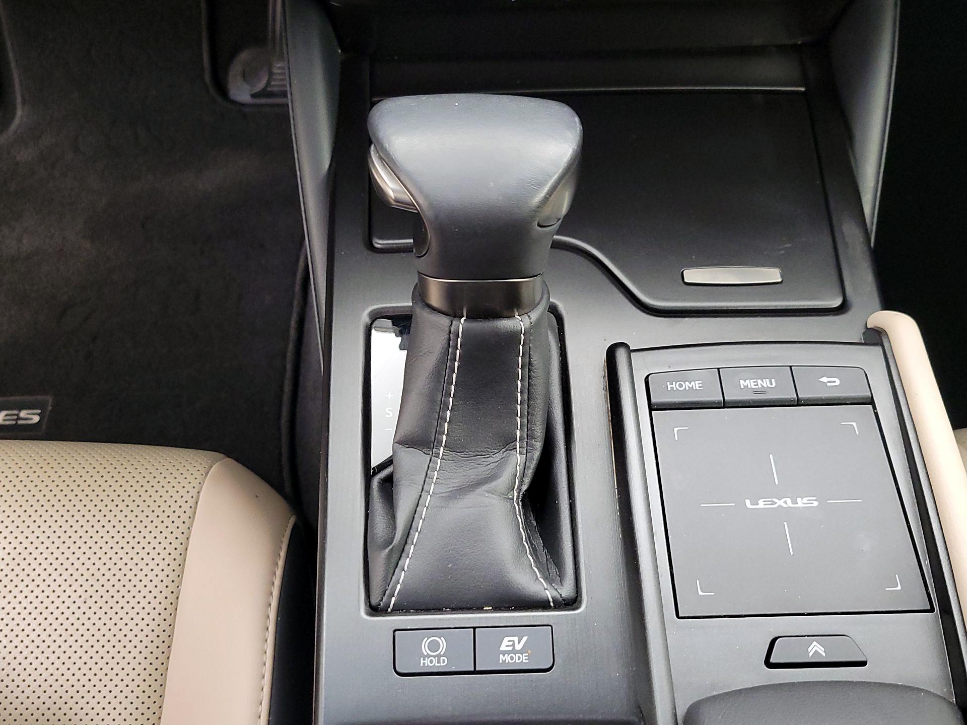 Thumbnail: 2019 Lexus ES - 17