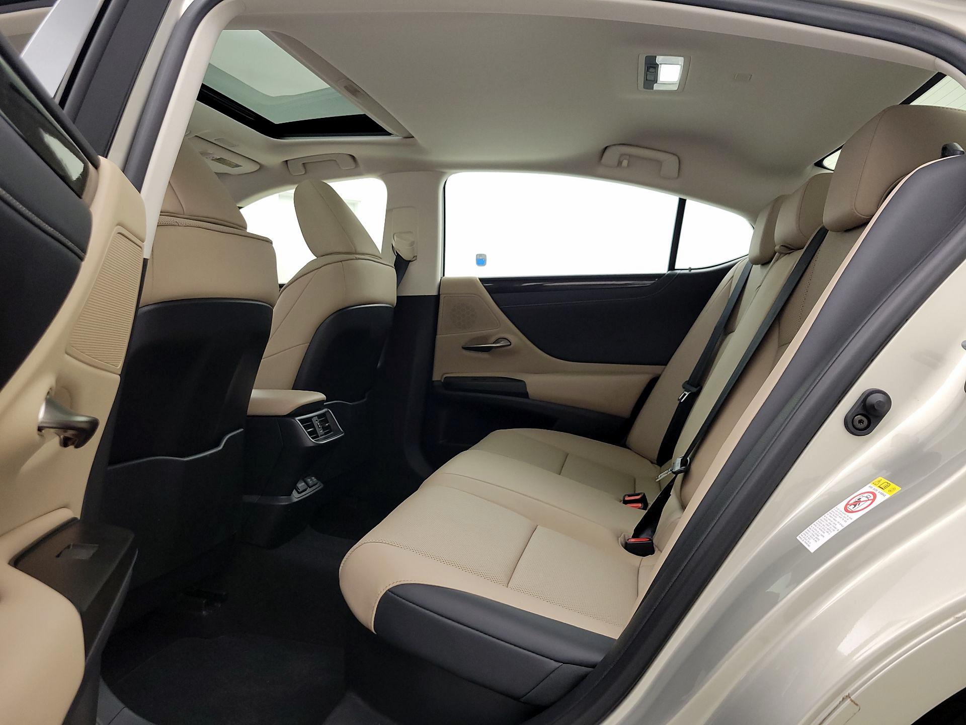 Thumbnail: 2019 Lexus ES - 20