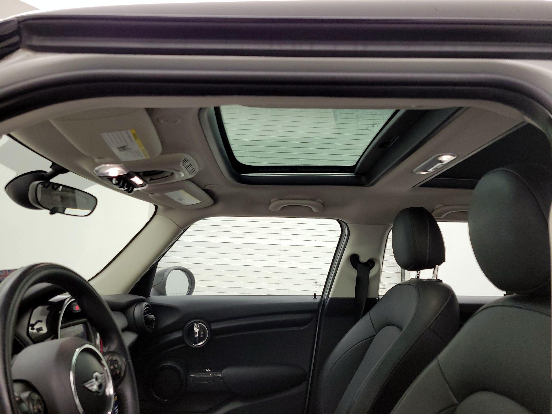 Thumbnail: 2017 MINI Cooper Hardtop - 19