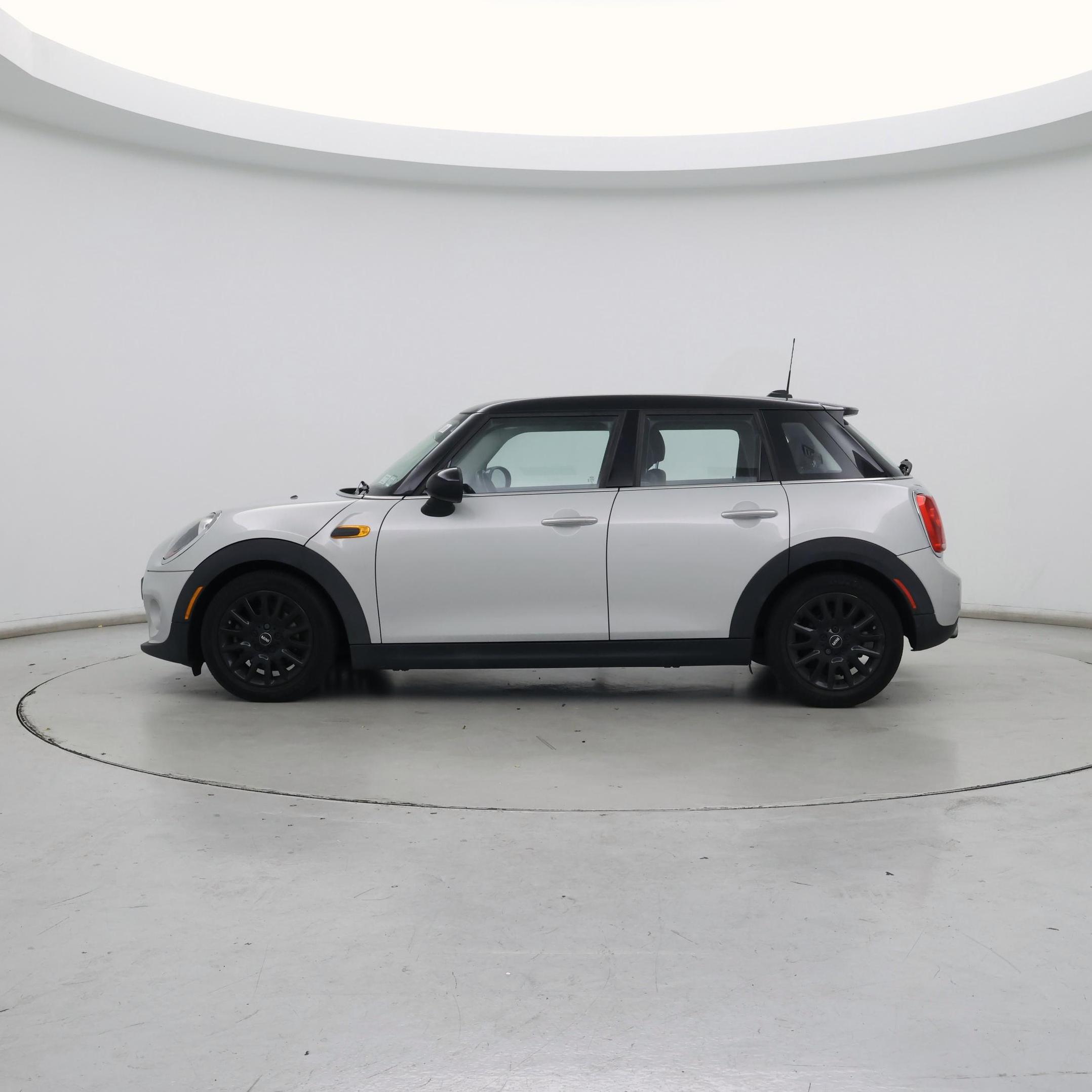 Thumbnail: 2017 MINI Cooper Hardtop - 3