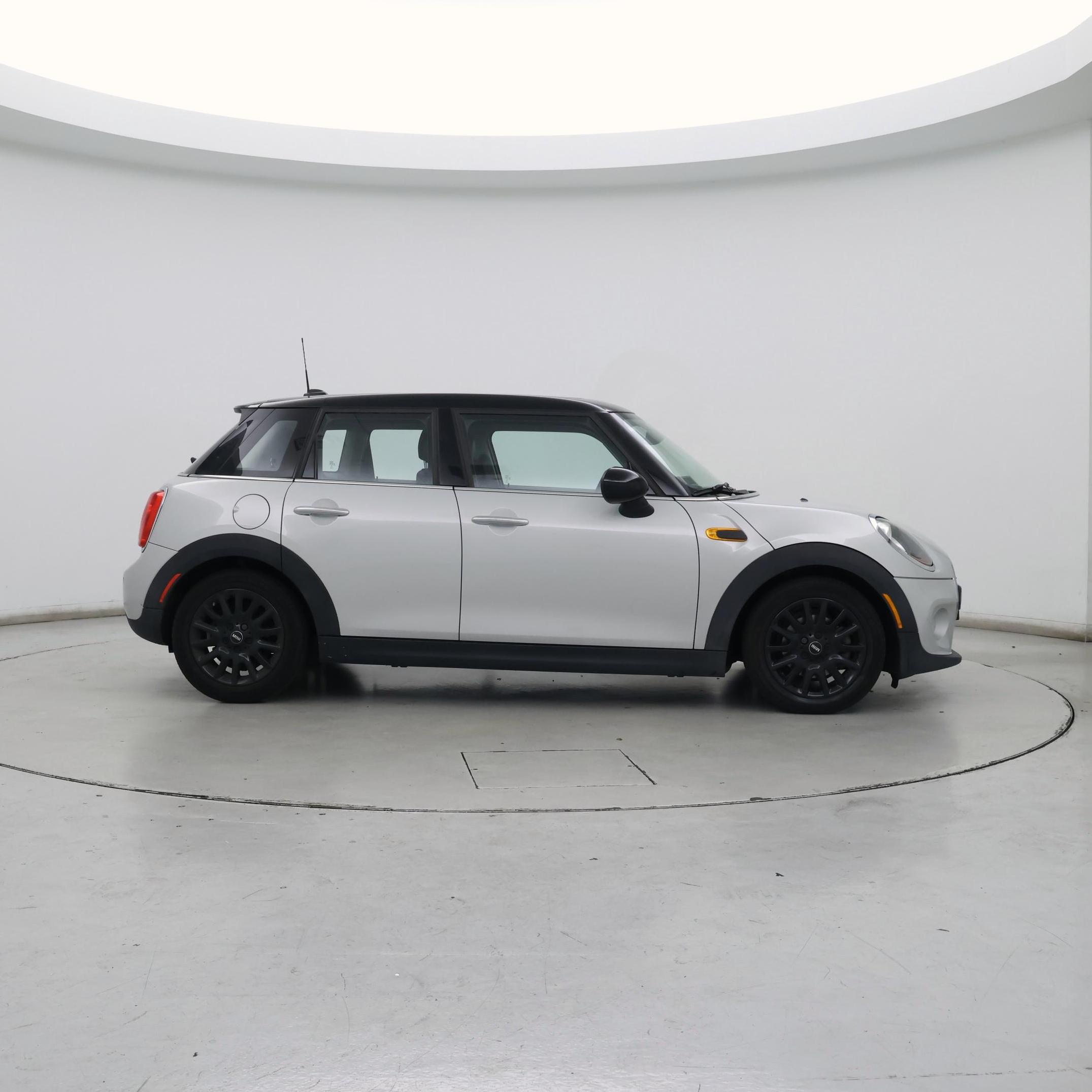 Thumbnail: 2017 MINI Cooper Hardtop - 7