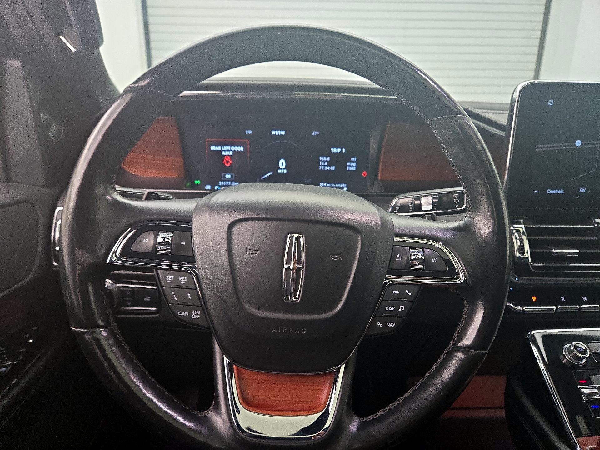 Thumbnail: 2020 Lincoln Navigator - 10