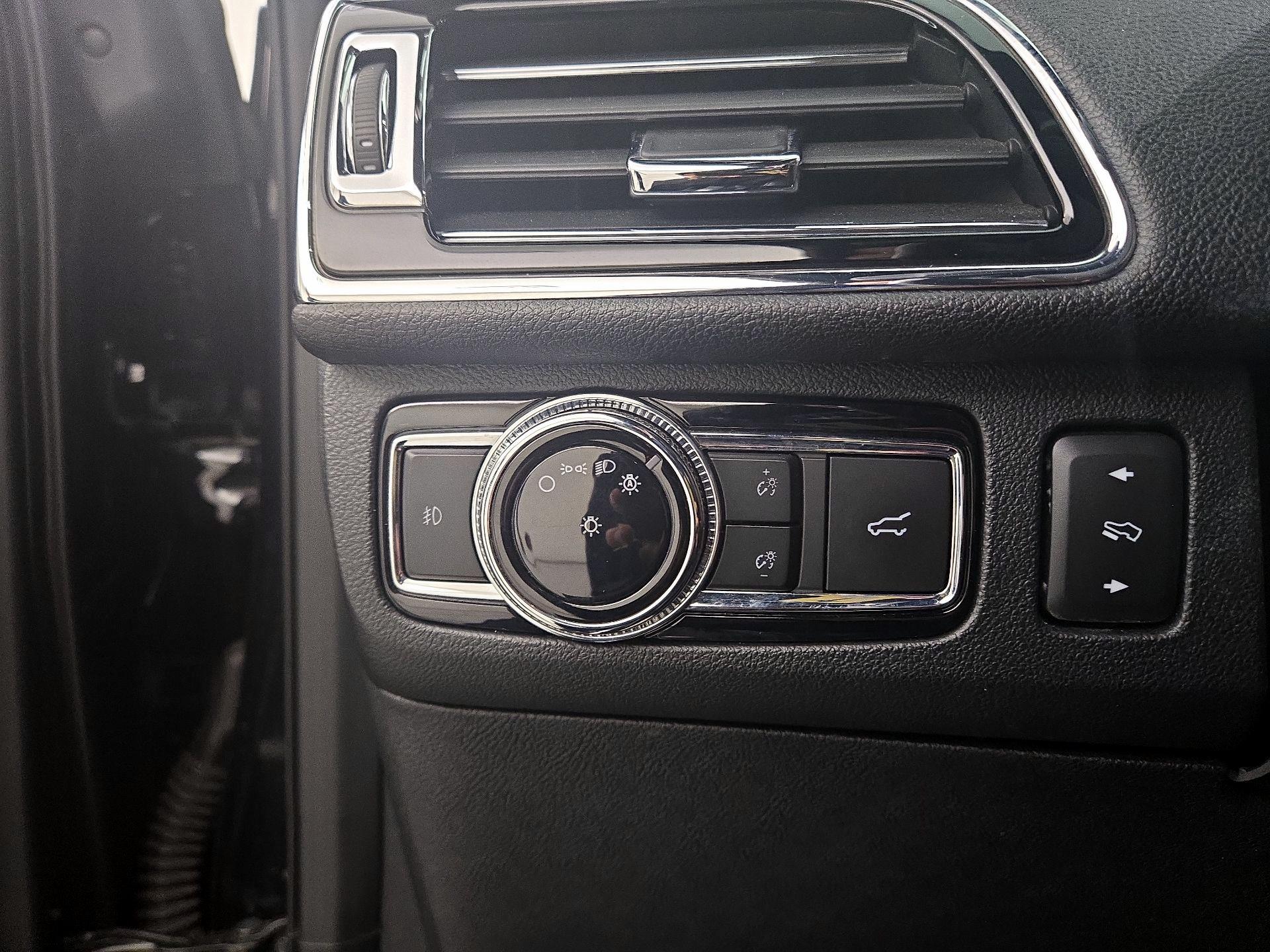 Thumbnail: 2020 Lincoln Navigator - 13