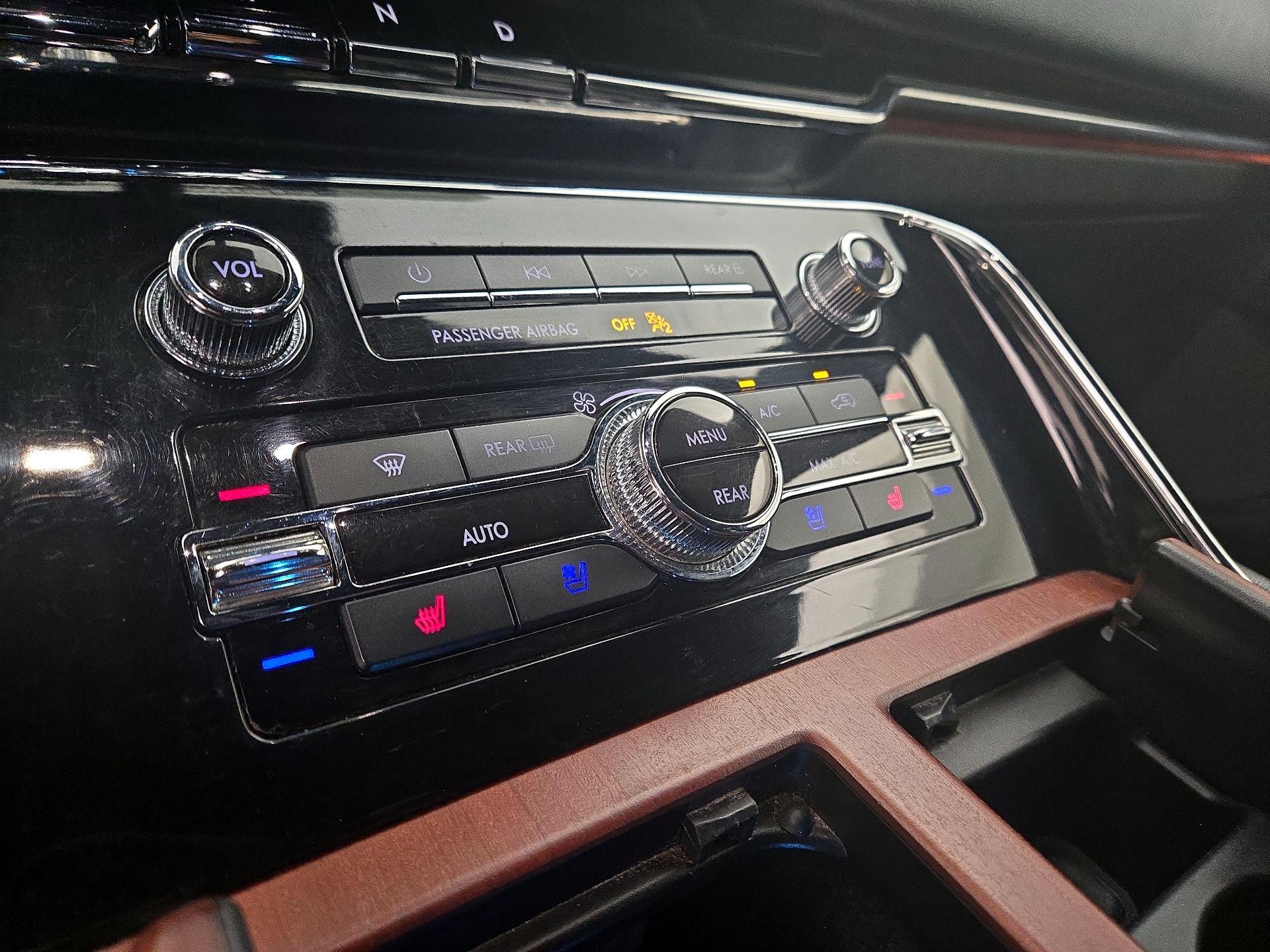 Thumbnail: 2020 Lincoln Navigator - 17