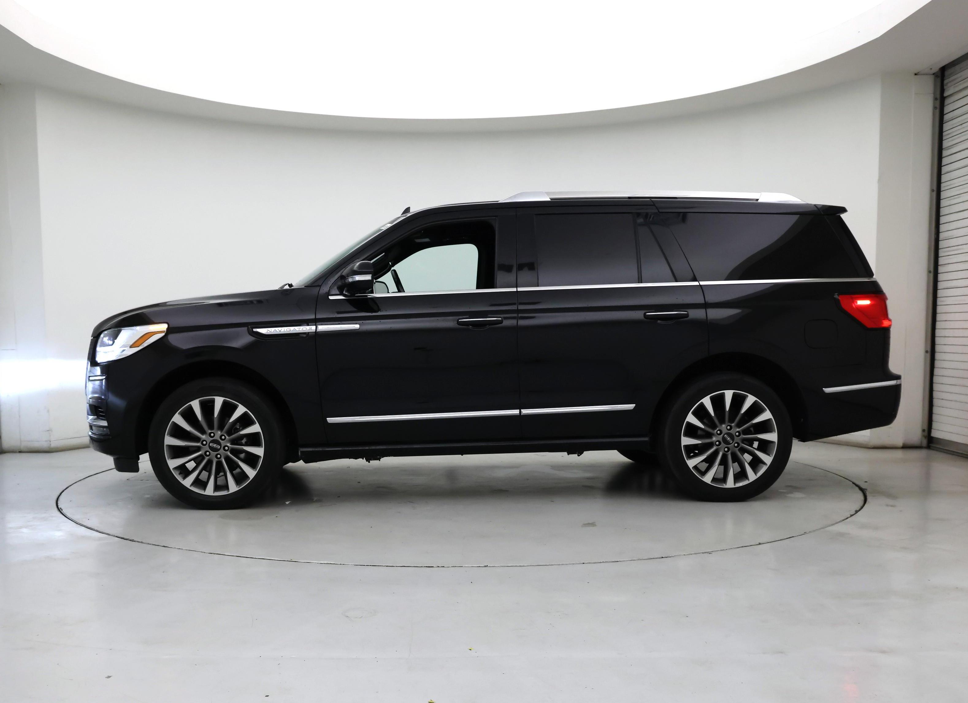 Thumbnail: 2020 Lincoln Navigator - 3