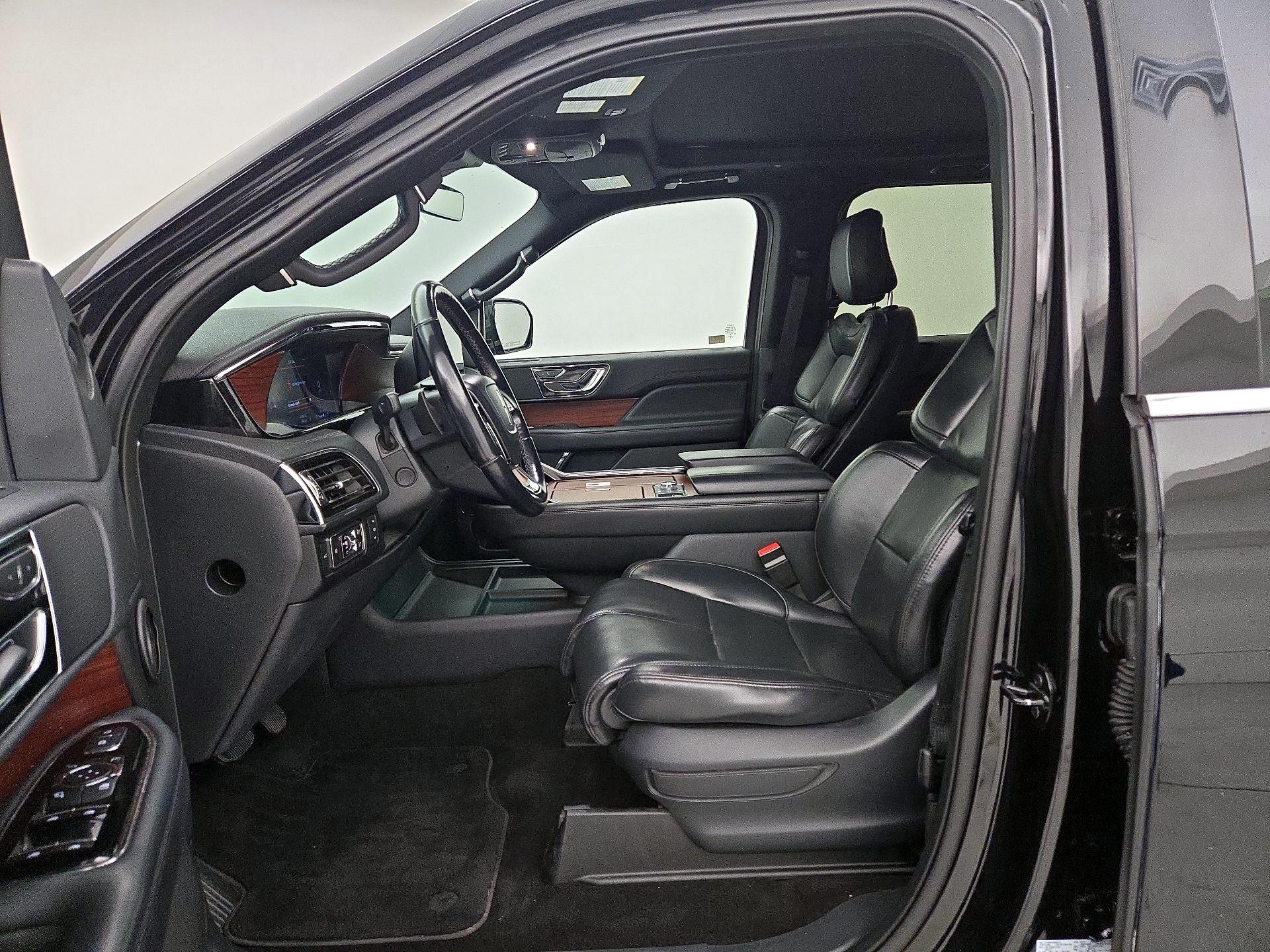 Thumbnail: 2022 Lincoln Navigator - 11