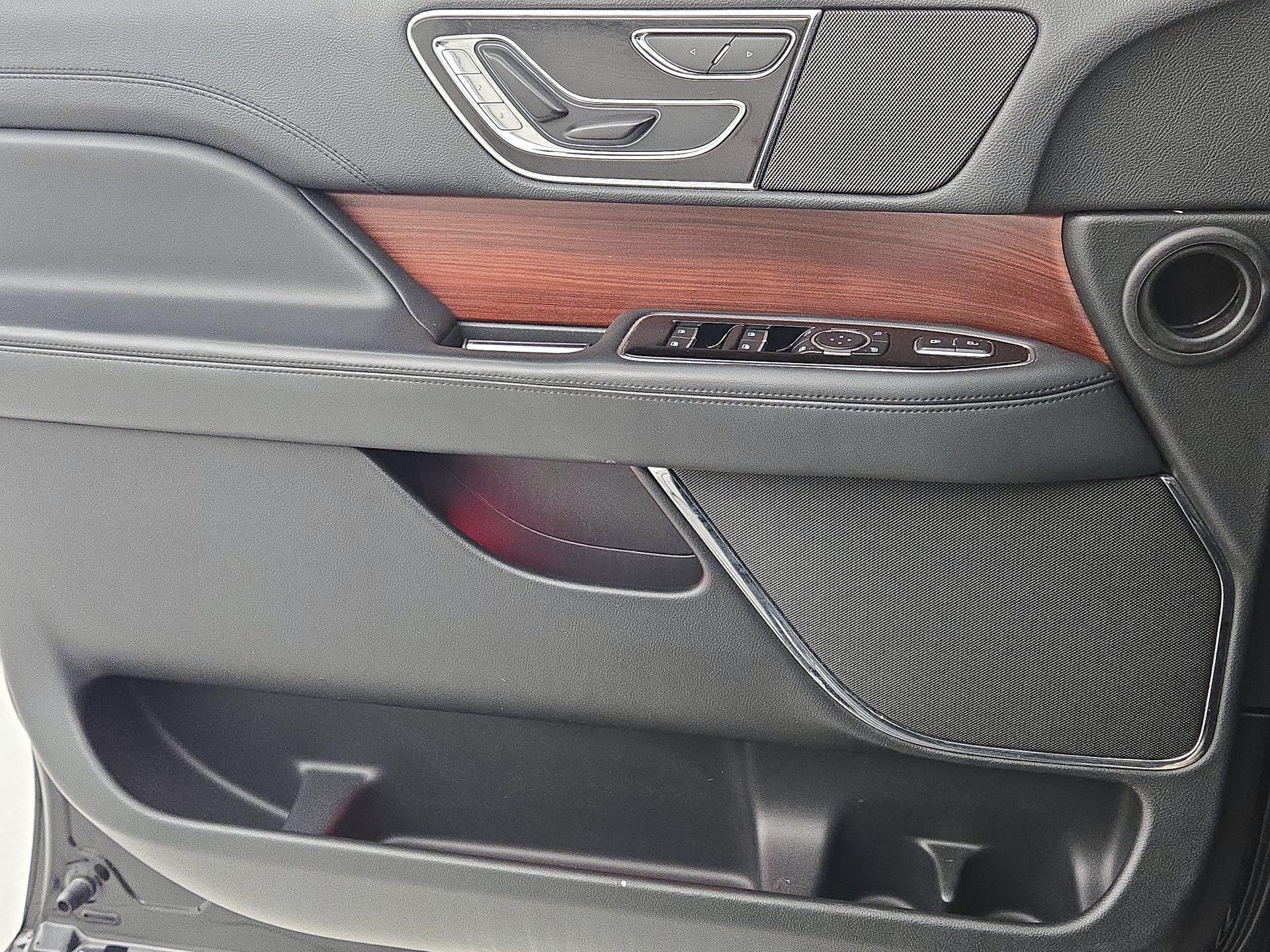 Thumbnail: 2022 Lincoln Navigator - 12