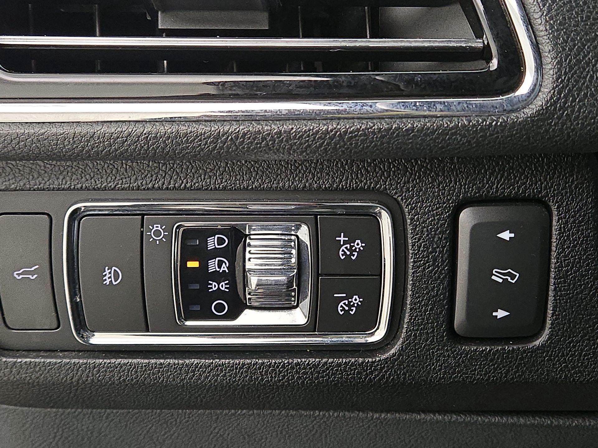 Thumbnail: 2022 Lincoln Navigator - 13