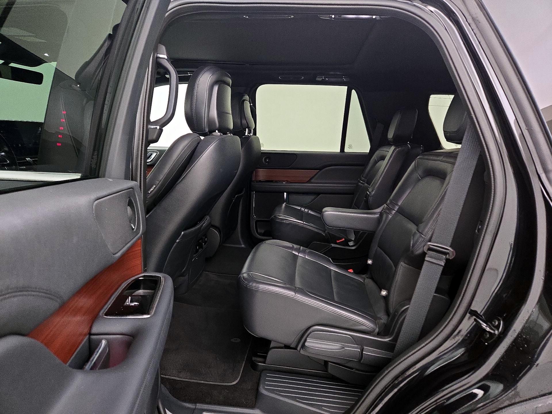 Thumbnail: 2022 Lincoln Navigator - 18