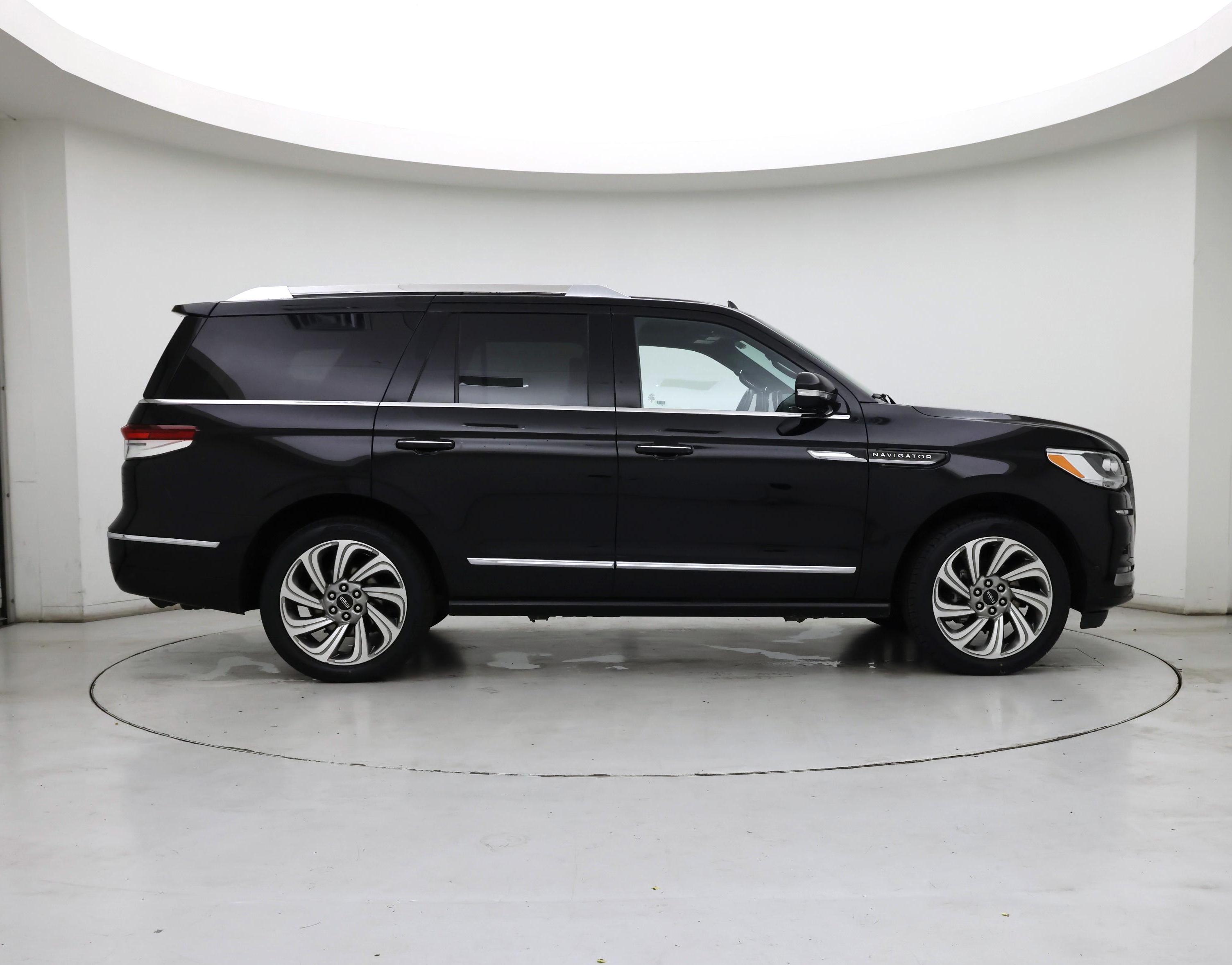 Thumbnail: 2022 Lincoln Navigator - 7