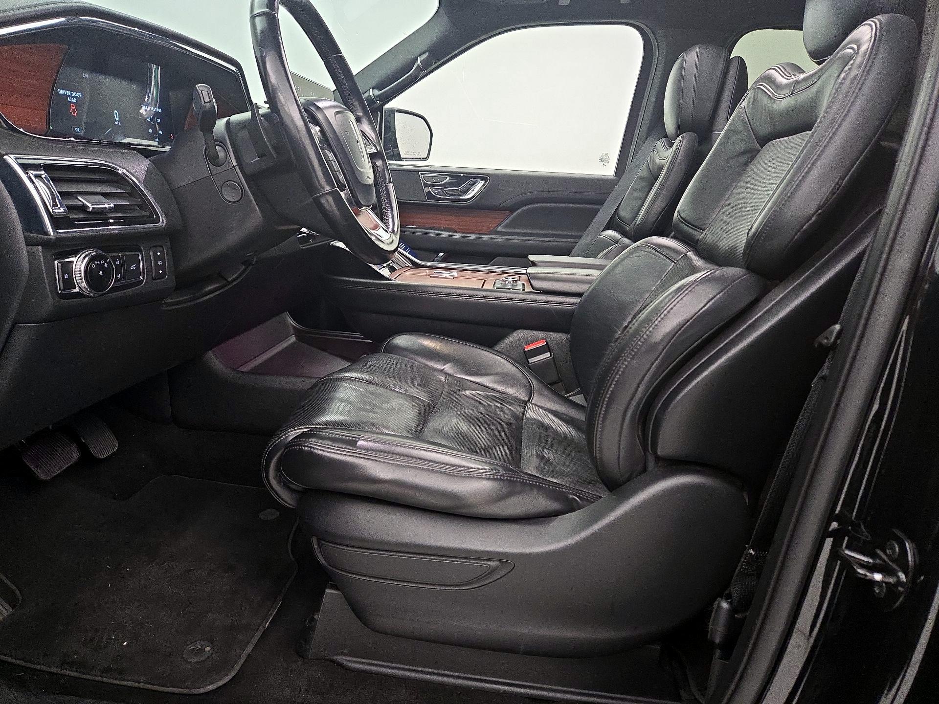 Thumbnail: 2021 Lincoln Navigator L - 11