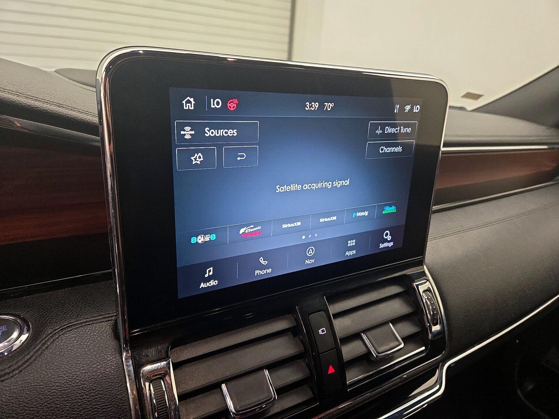 Thumbnail: 2021 Lincoln Navigator L - 16